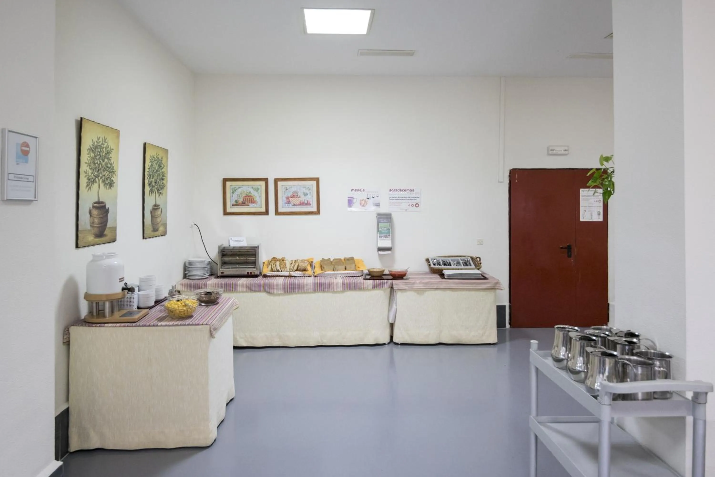 Restaurant/places to eat in Albergue Inturjoven Marbella