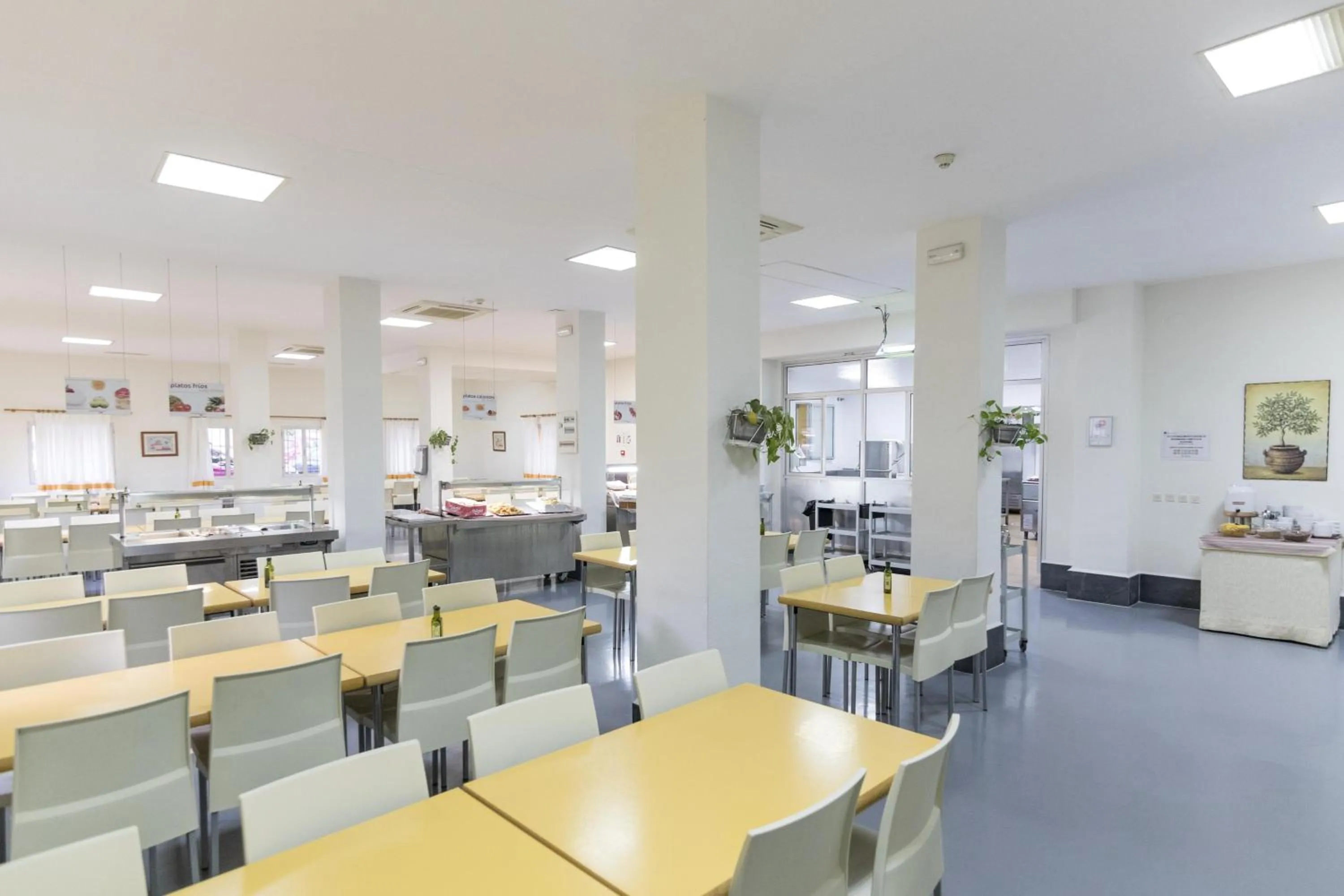 Restaurant/places to eat in Albergue Inturjoven Marbella