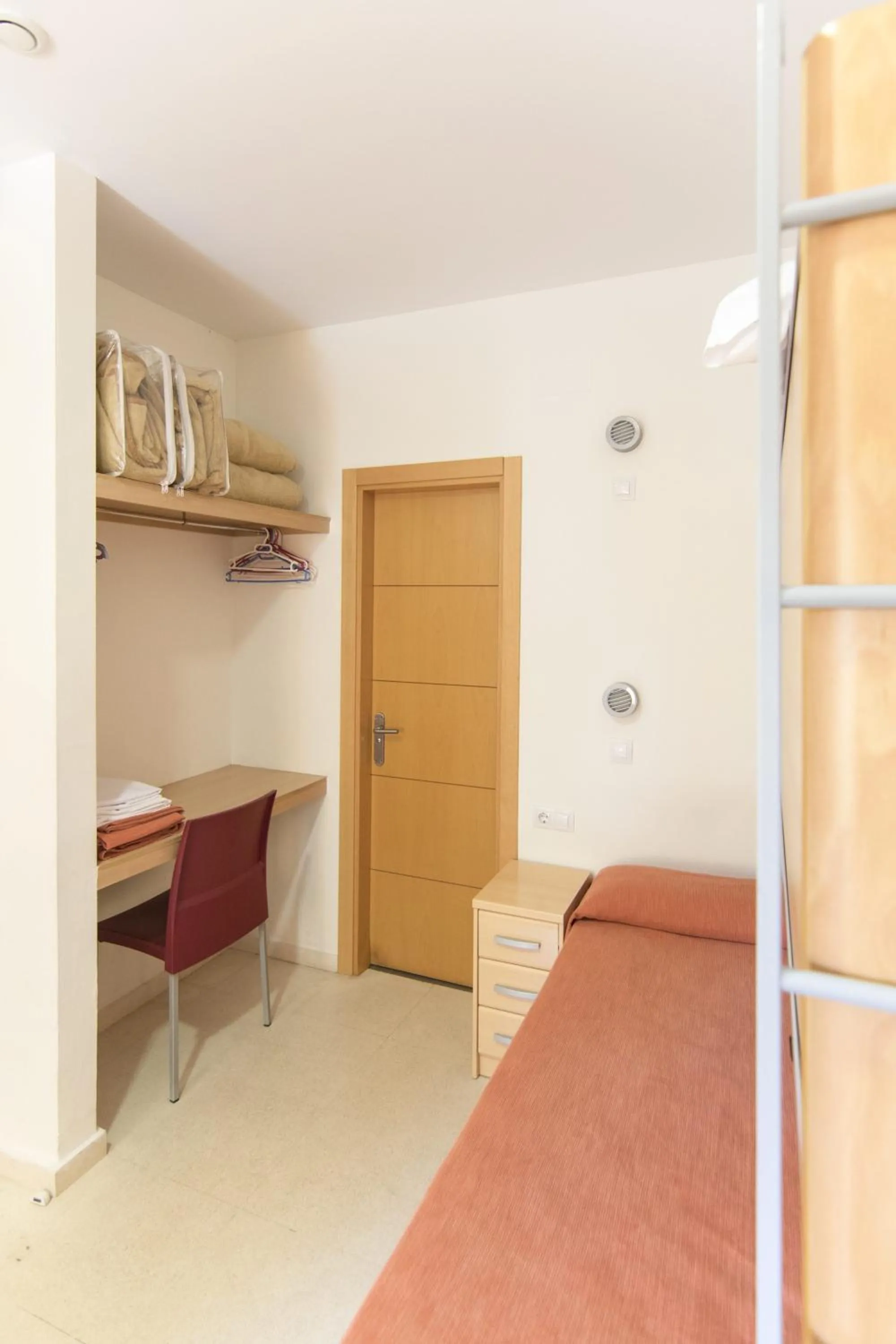 Bed in Albergue Inturjoven Marbella