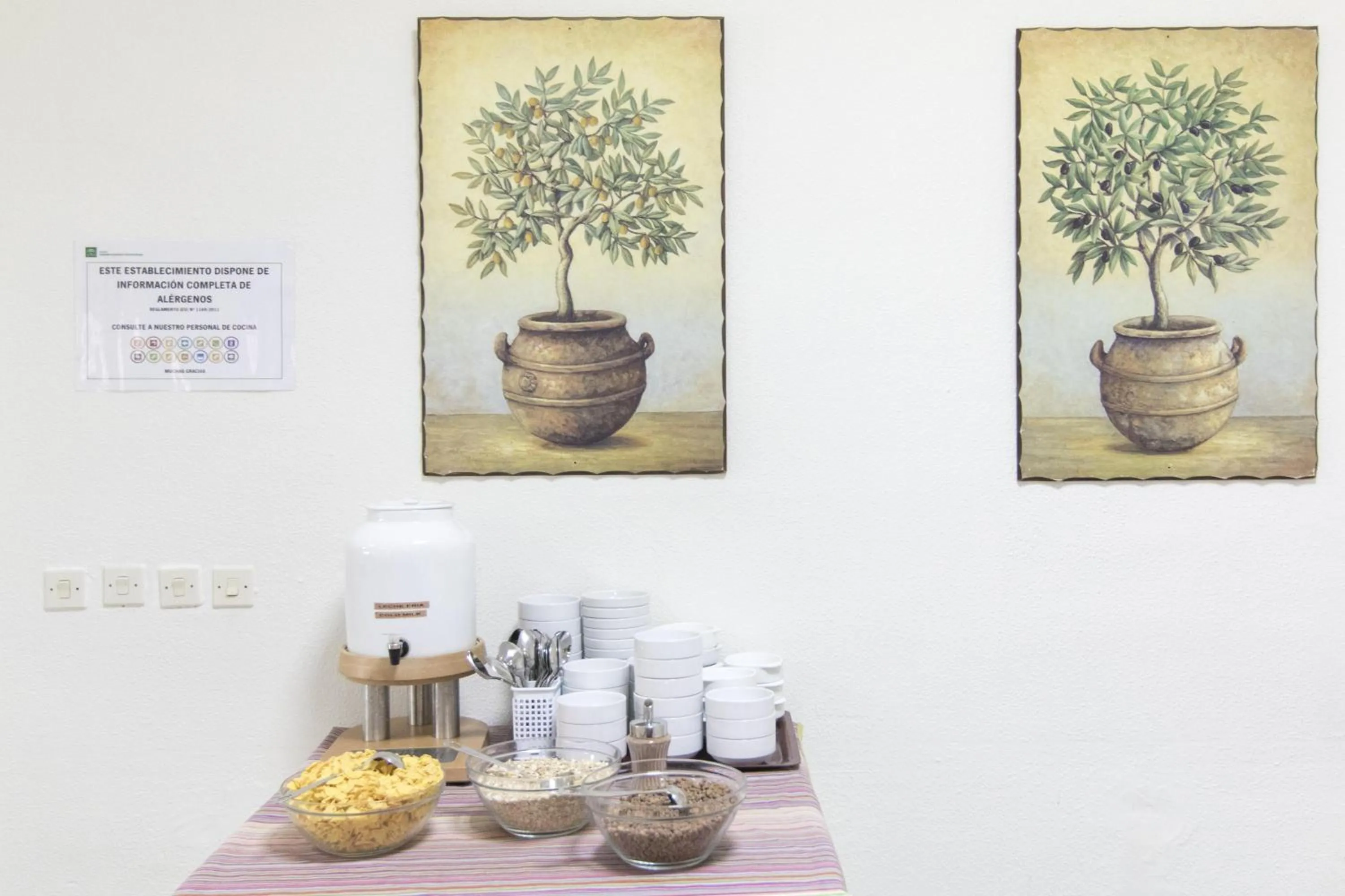 Restaurant/places to eat in Albergue Inturjoven Marbella