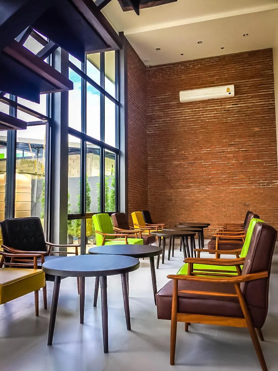 Restaurant/places to eat in I Doi Hotel