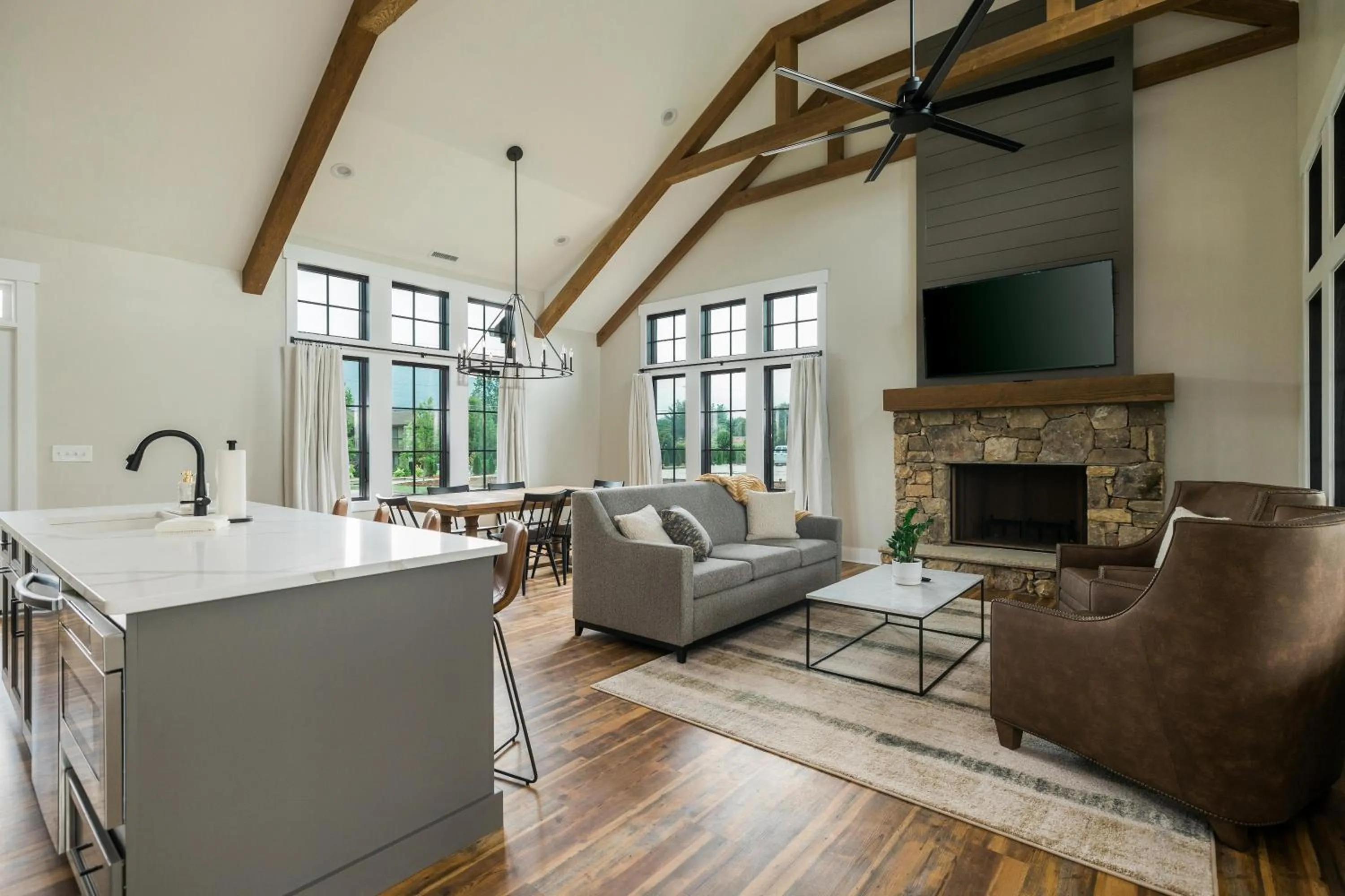 Living room in Waynesville Inn and Golf Club, Tapestry Collection by Hilton