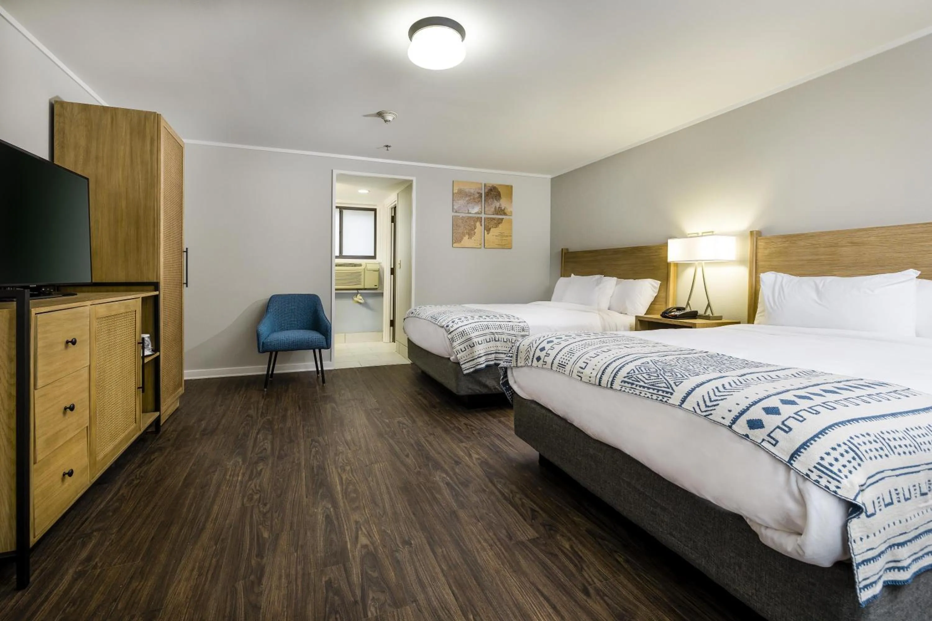 Photo of the whole room, Bed in Waynesville Inn and Golf Club, Tapestry Collection by Hilton