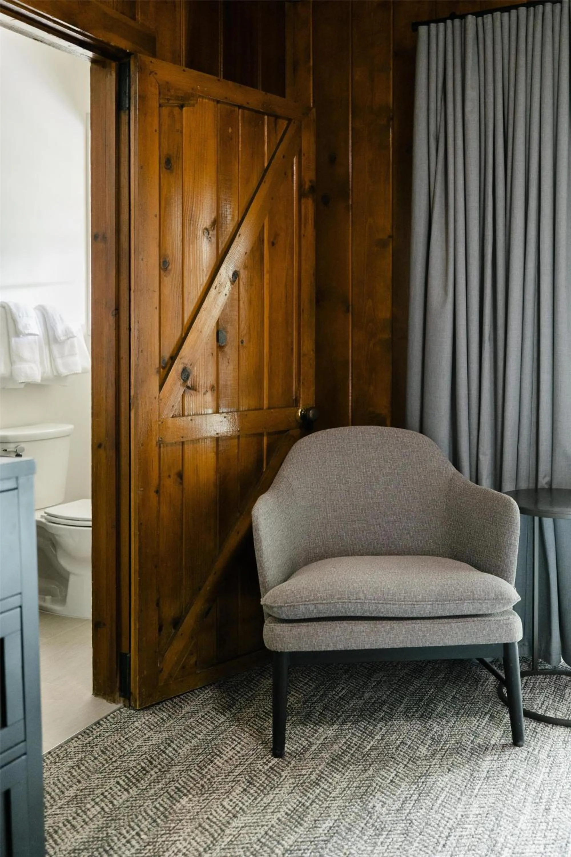 Living room in Waynesville Inn and Golf Club, Tapestry Collection by Hilton