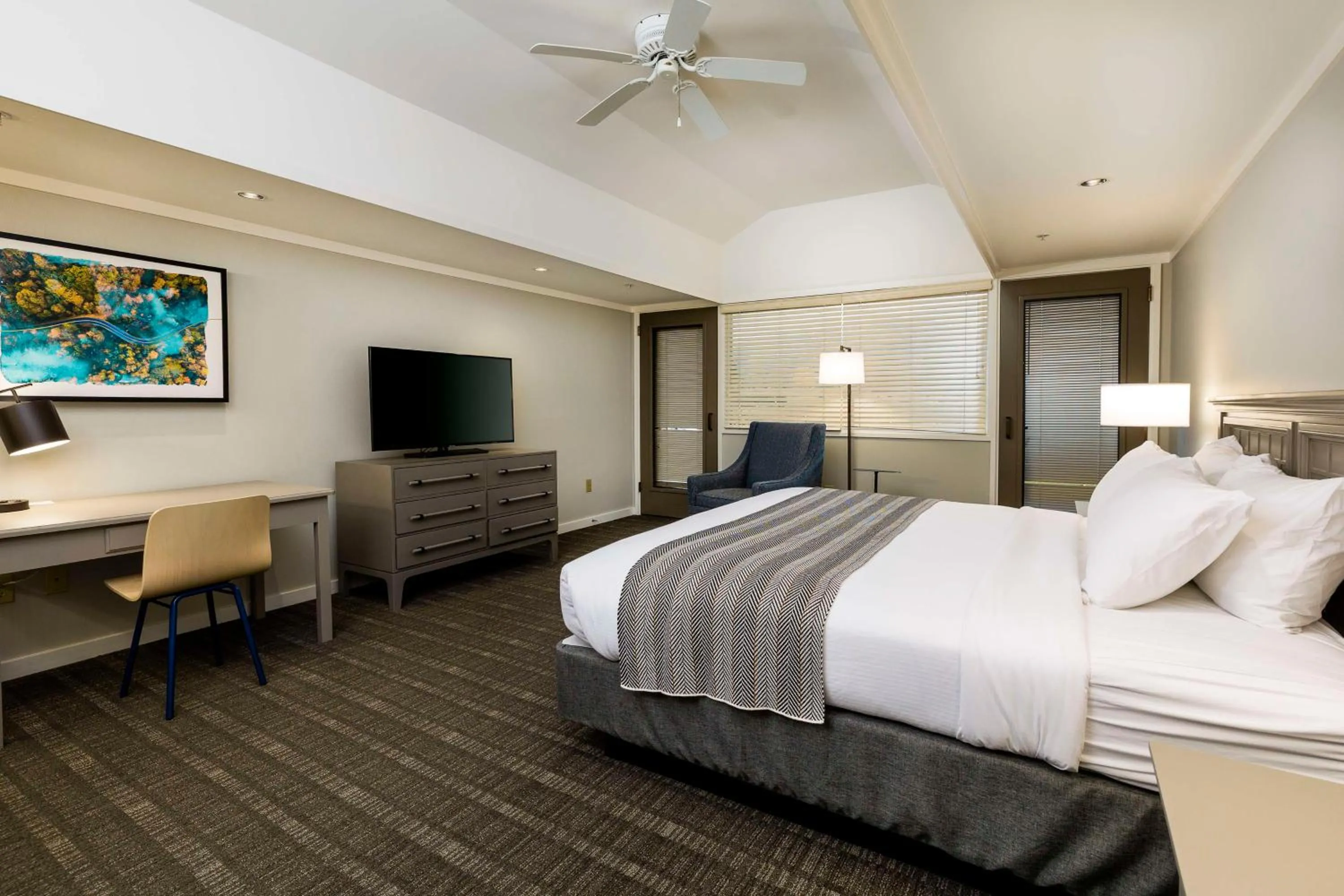 Bedroom, Bed in Waynesville Inn & Golf Club, Trademark Collection by Wyndham