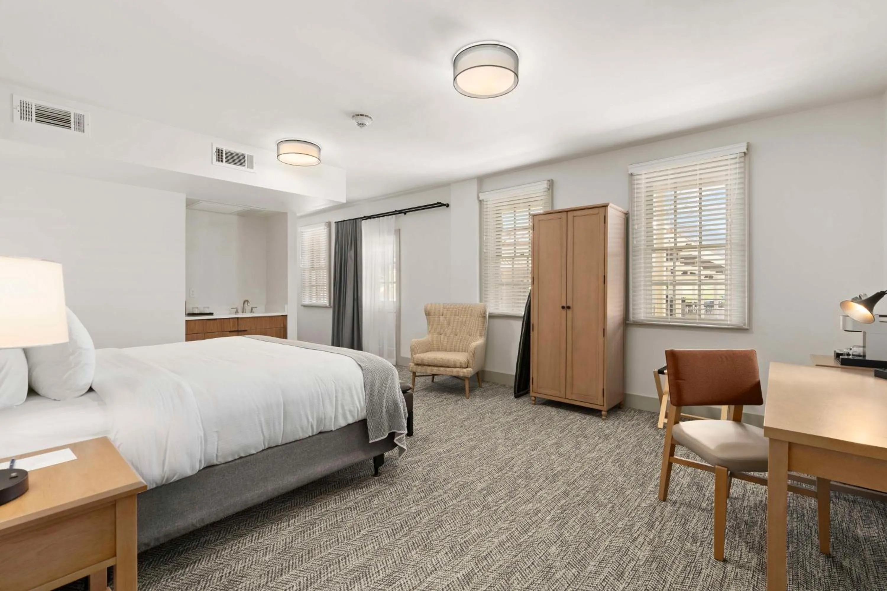 Bedroom, Bed in Waynesville Inn & Golf Club, Trademark Collection by Wyndham