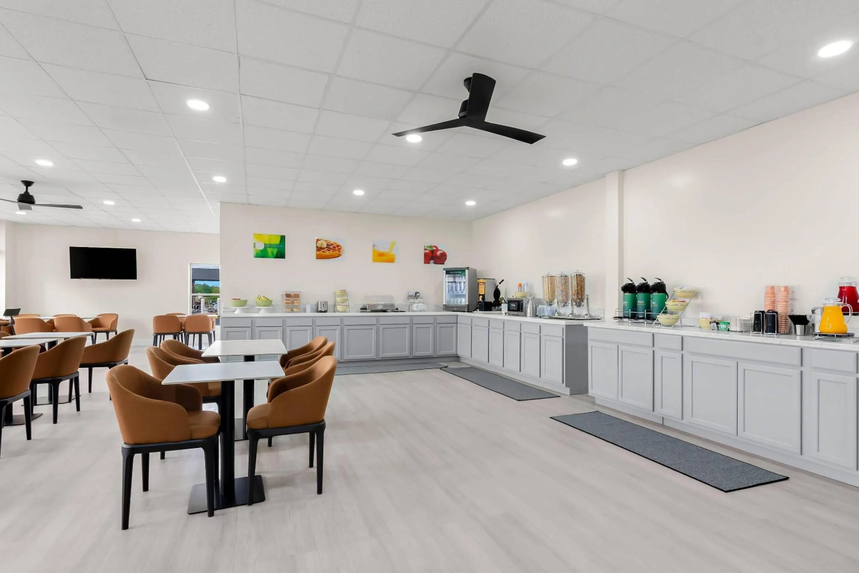 Breakfast in Quality Inn and Suites