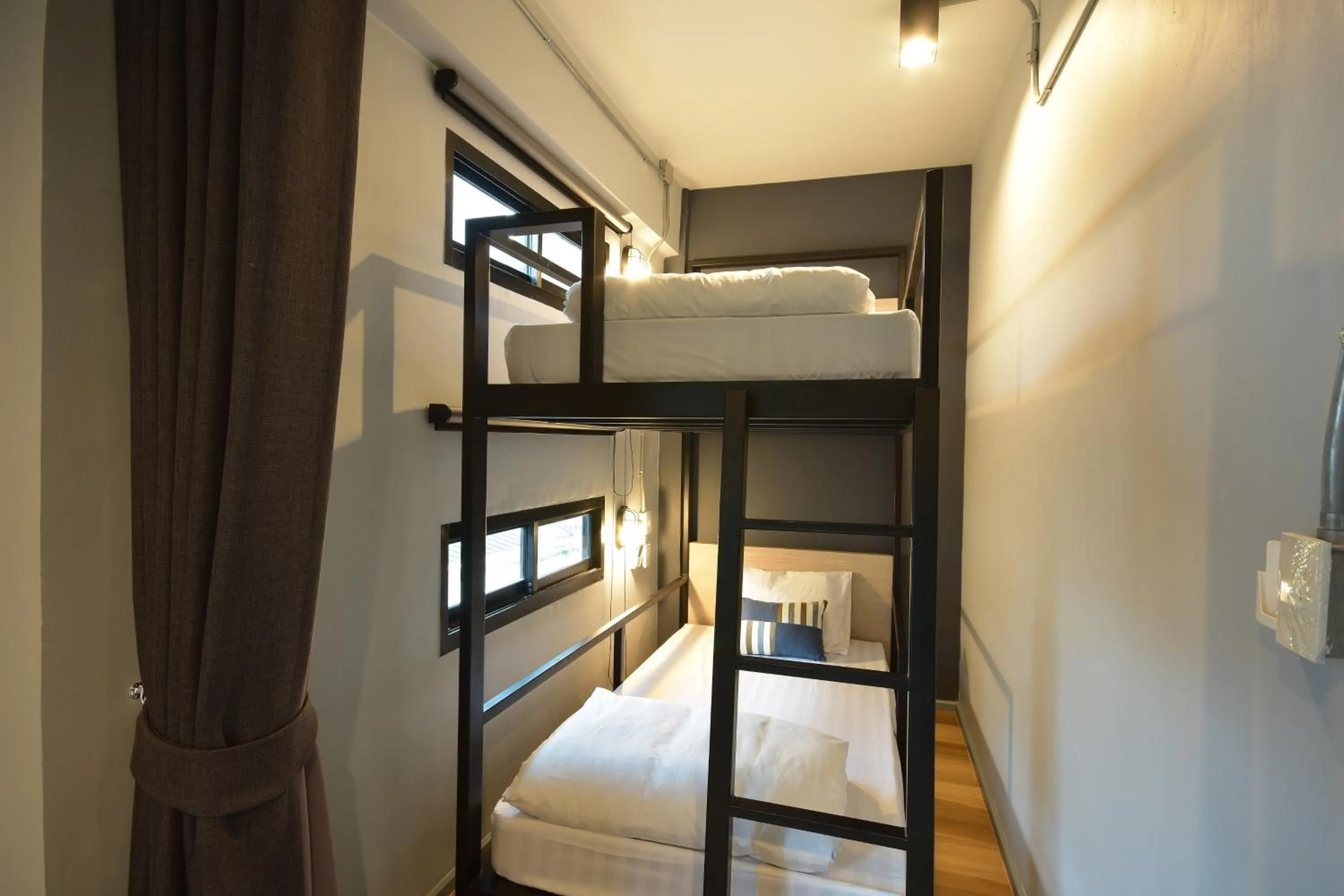 Bedroom, Bed in The Chatbox Silom Hostel