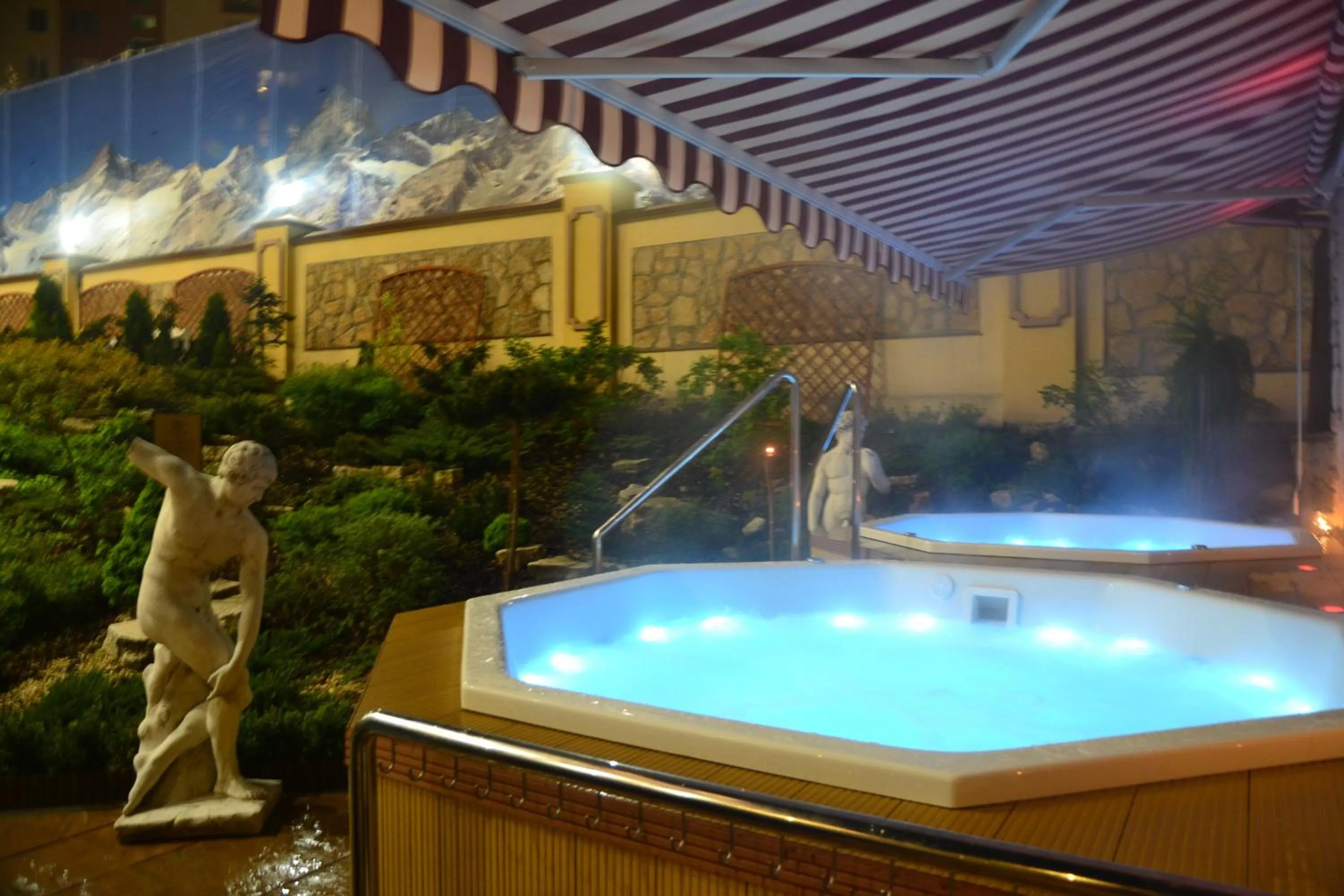 Hot Tub in Pałac Saturna