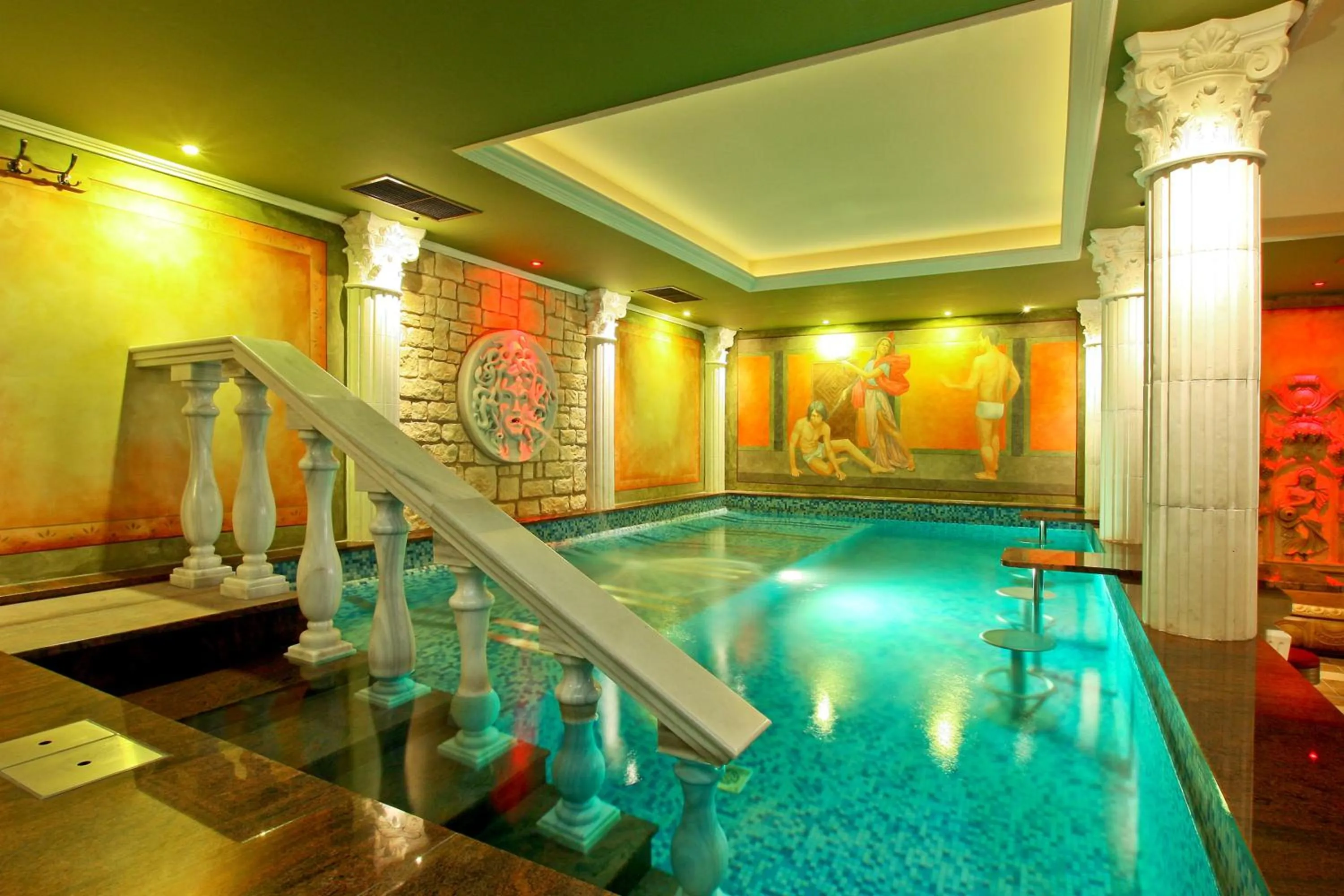 Swimming pool in Pałac Saturna