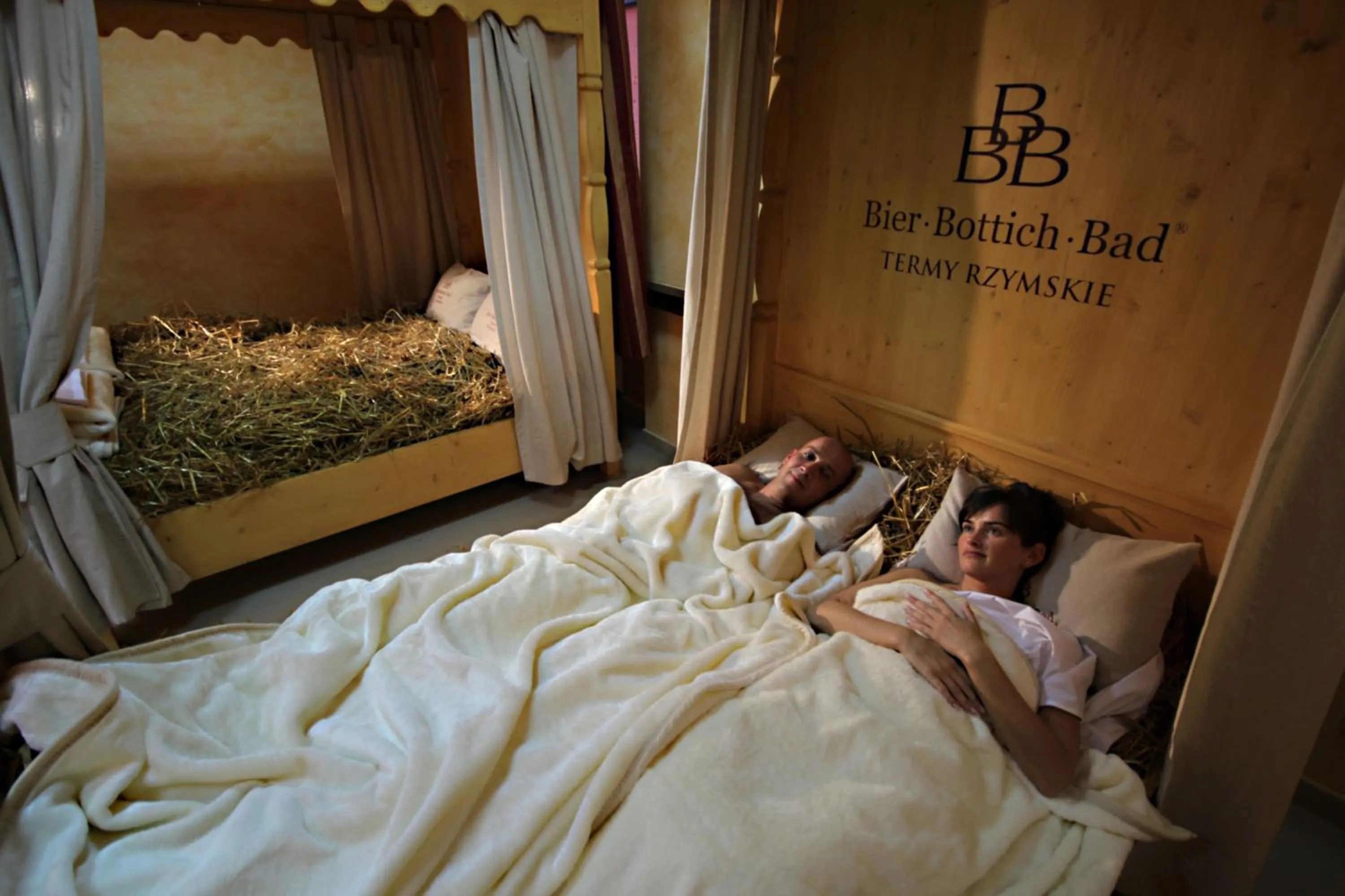 Spa and wellness centre/facilities, Bed in Pałac Saturna