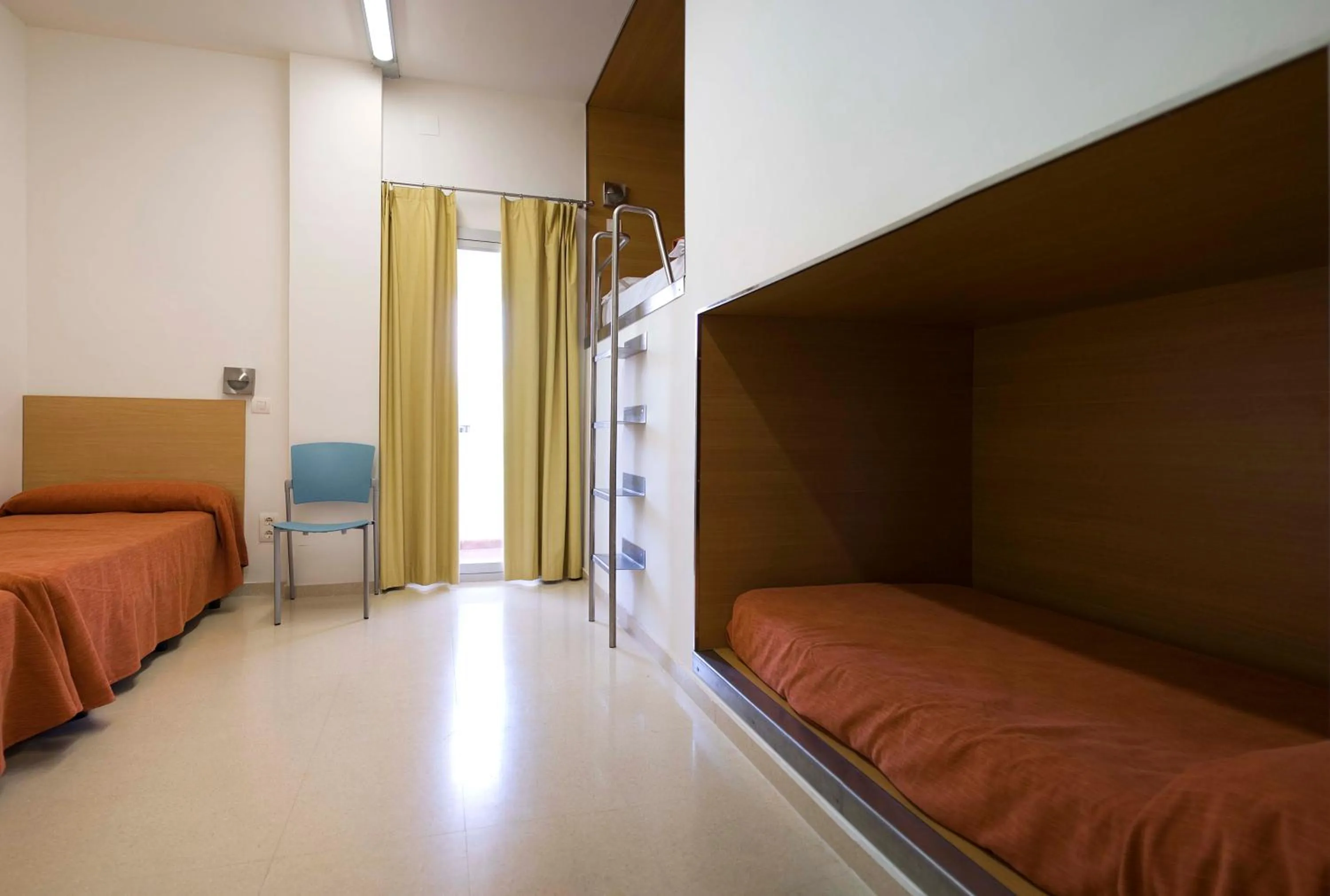 Bedroom, Bed in Albergue Inturjoven Torremolinos