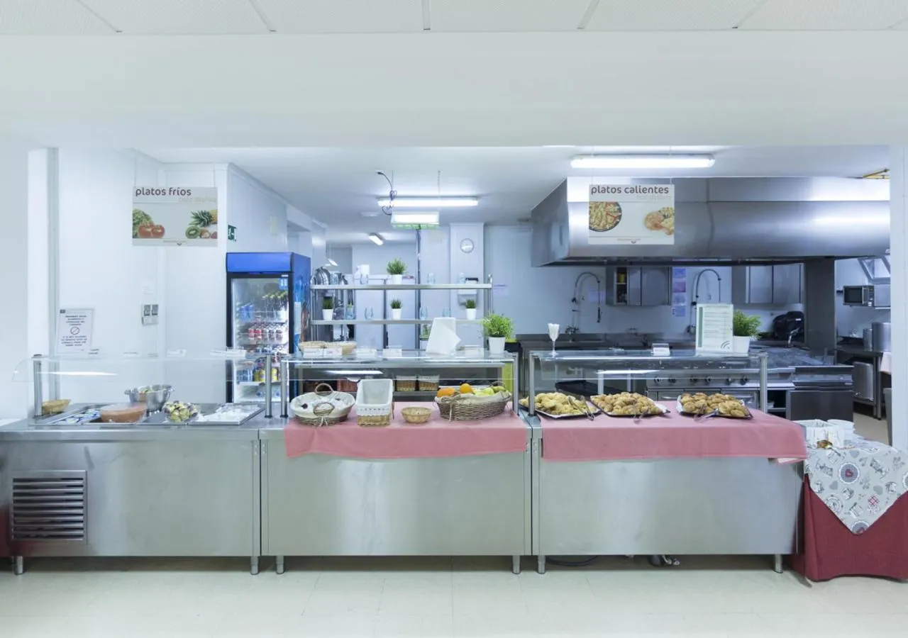 Restaurant/places to eat in Albergue Inturjoven Torremolinos