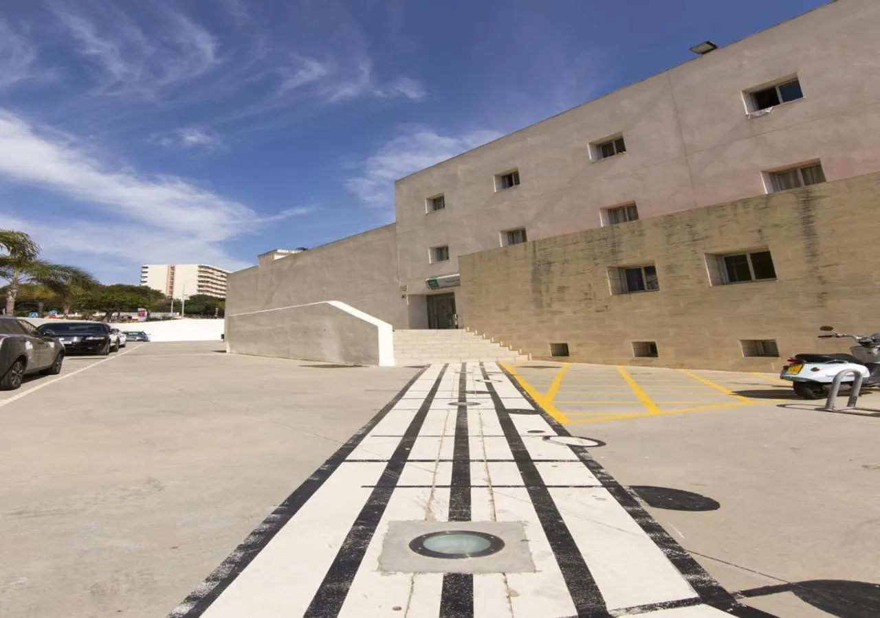 Facade/entrance in Albergue Inturjoven Torremolinos