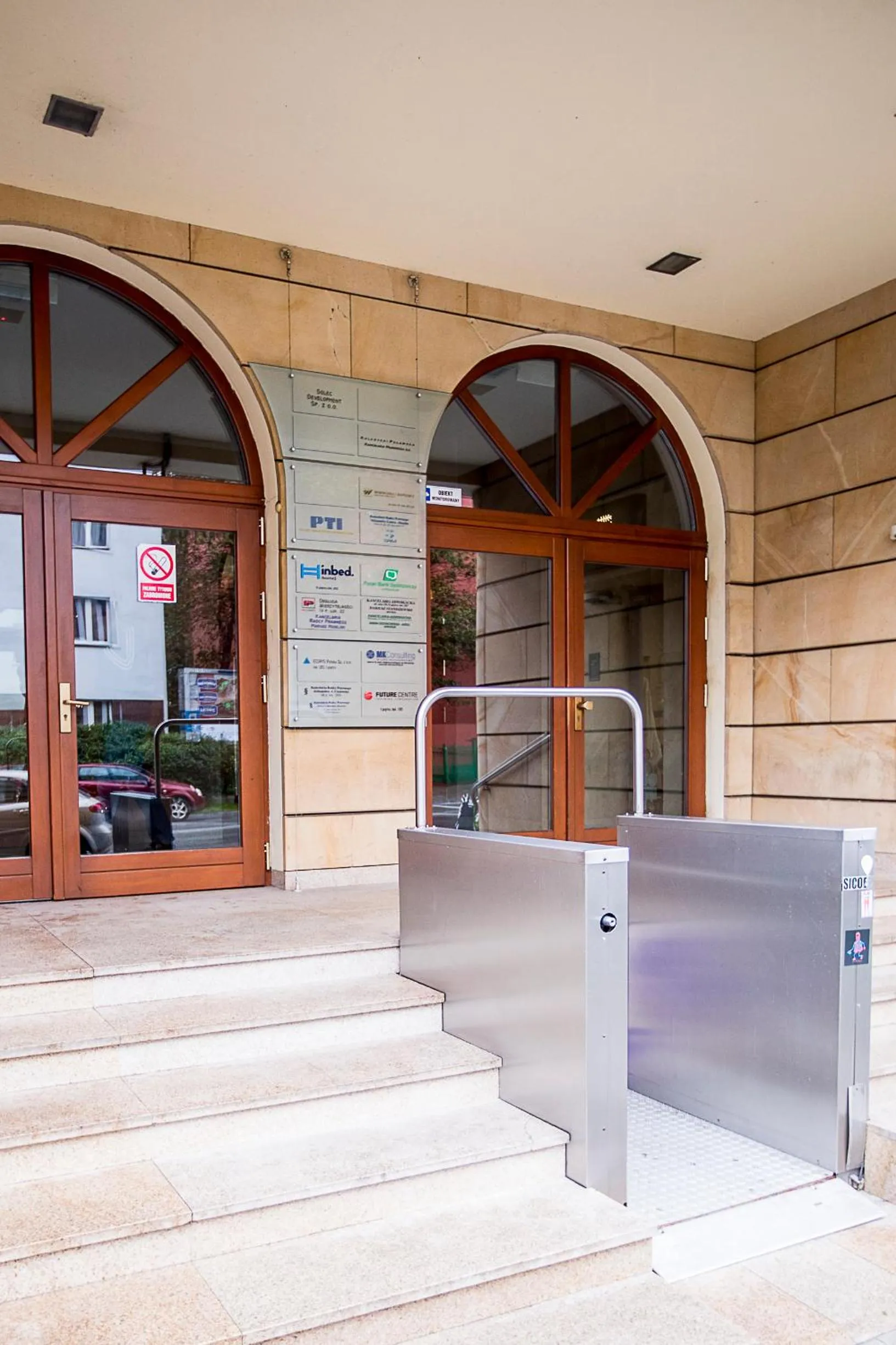 Facade/entrance in Inbed Hostel