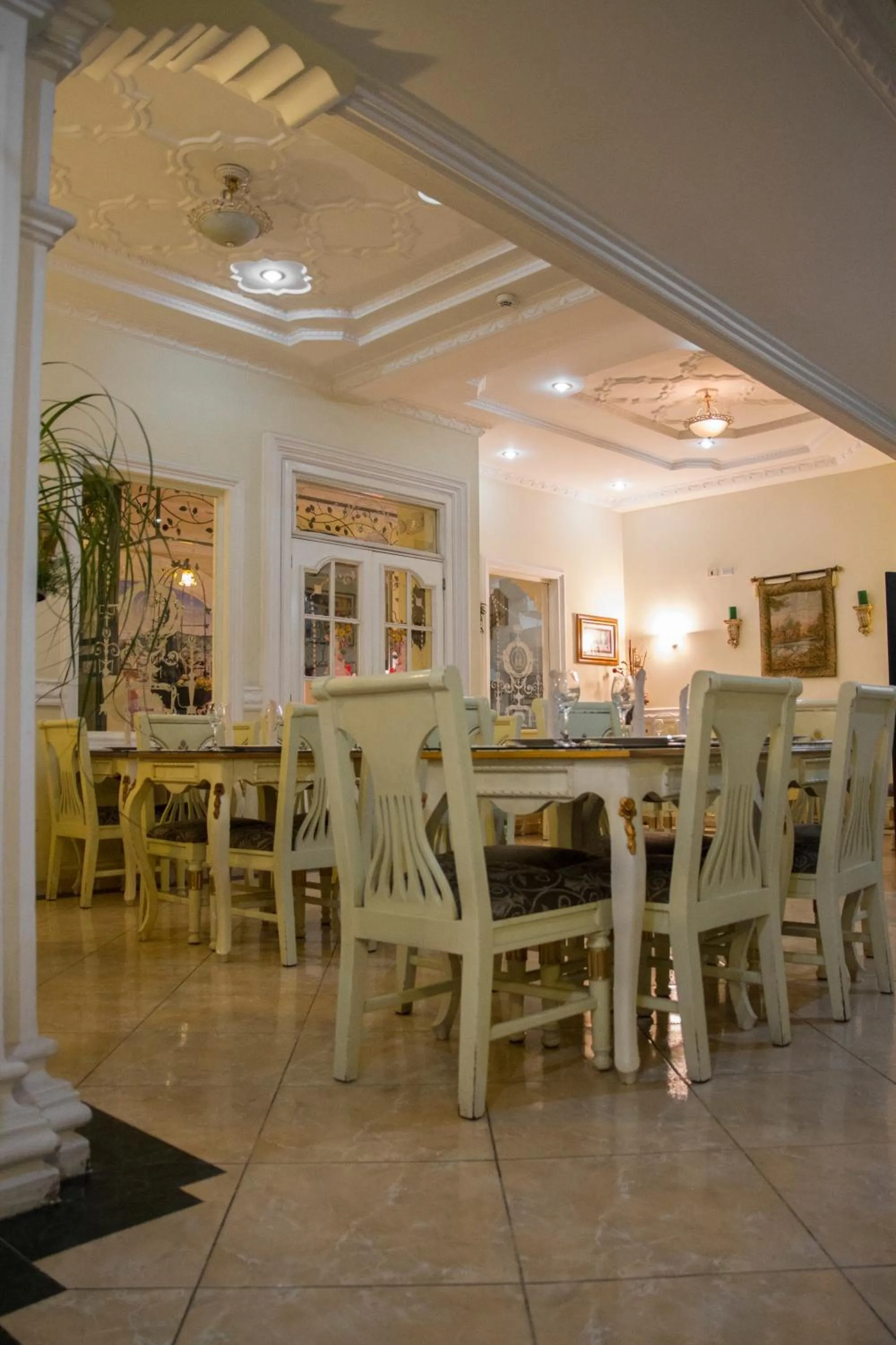 Restaurant/places to eat in Eugenia Hotel