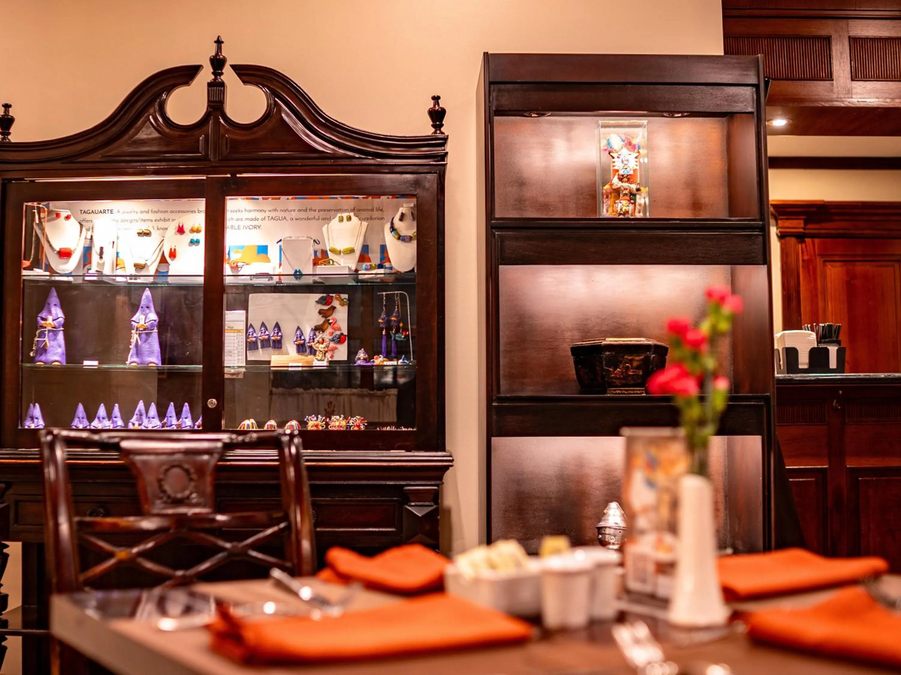 Restaurant/places to eat in Plaza Grande Hotel