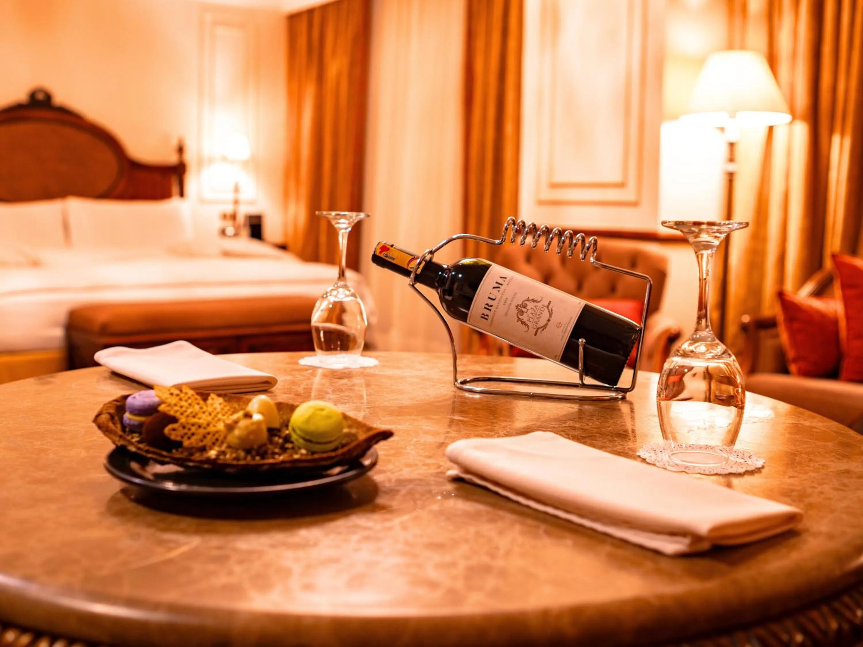 Living room in Plaza Grande Hotel