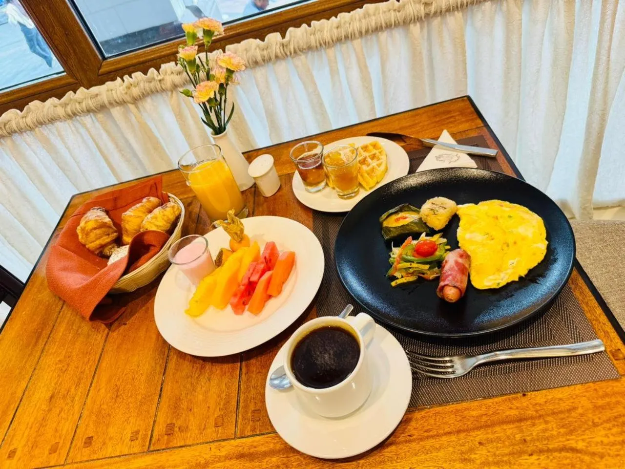 Breakfast in Plaza Grande Hotel