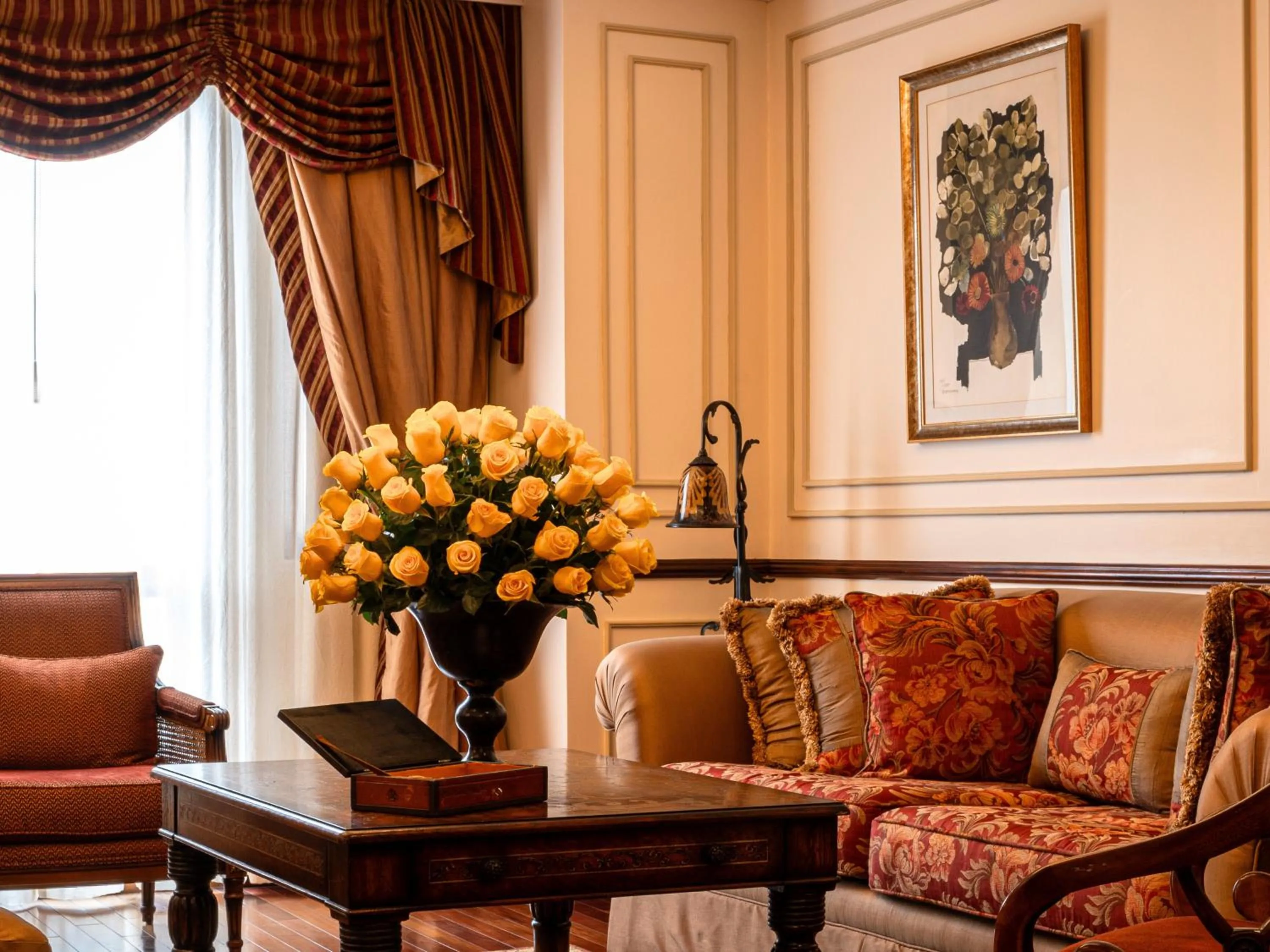 Living room in Plaza Grande Hotel