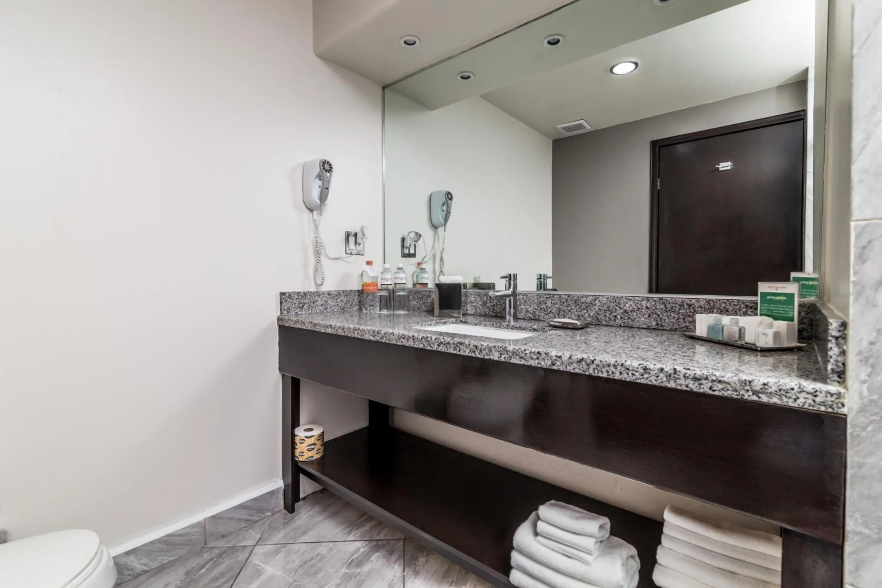 Shower in Pueblo Amigo Hotel Plaza y Casino