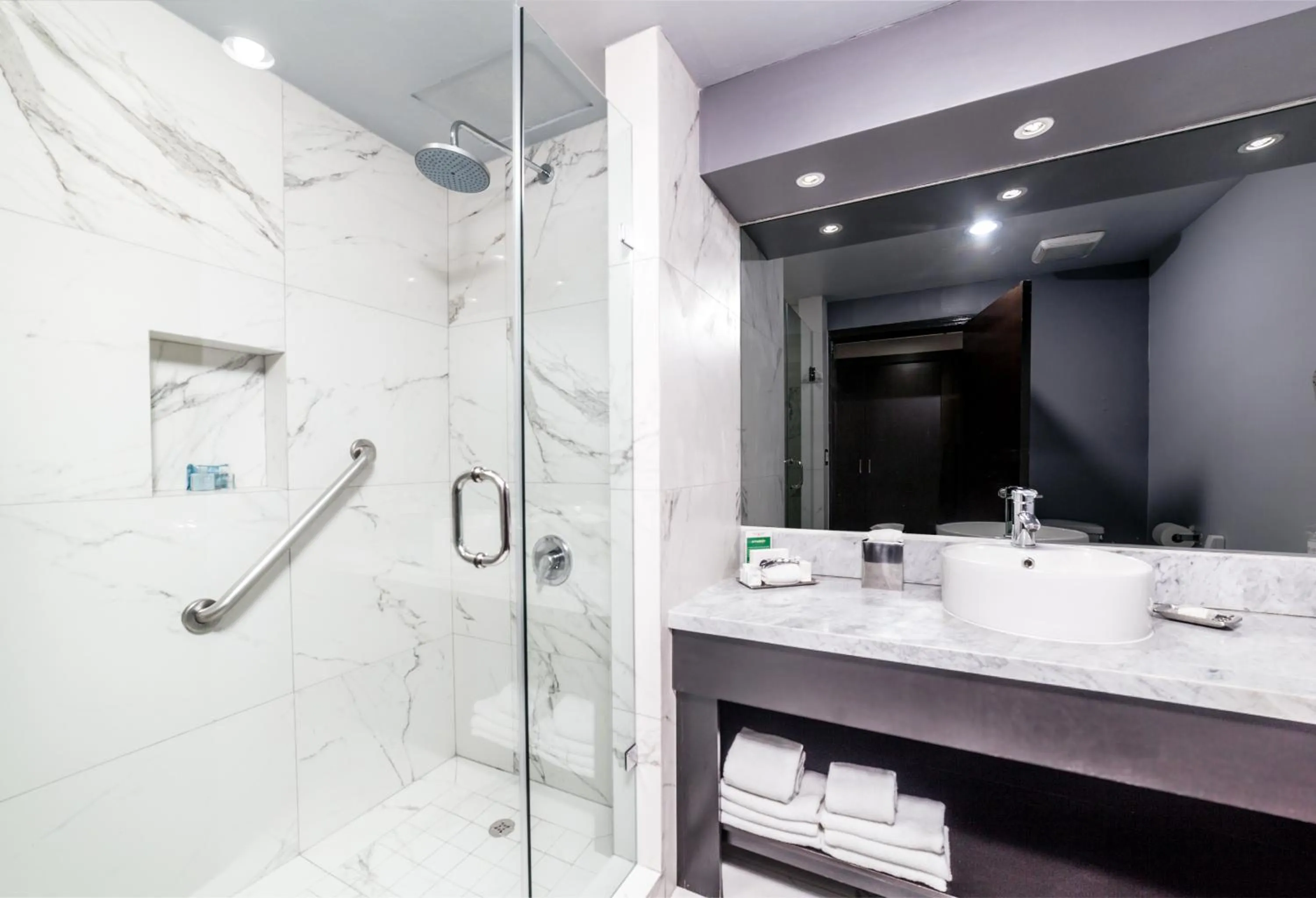 Shower in Pueblo Amigo Hotel Plaza y Casino