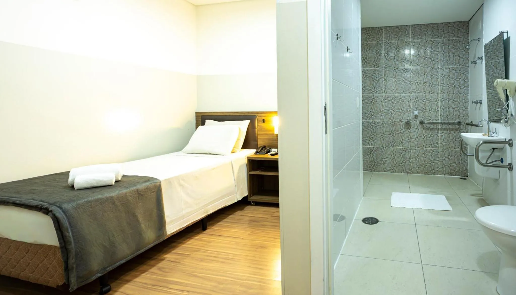 Bathroom, Bed in Travel Inn Express Hotels Brás