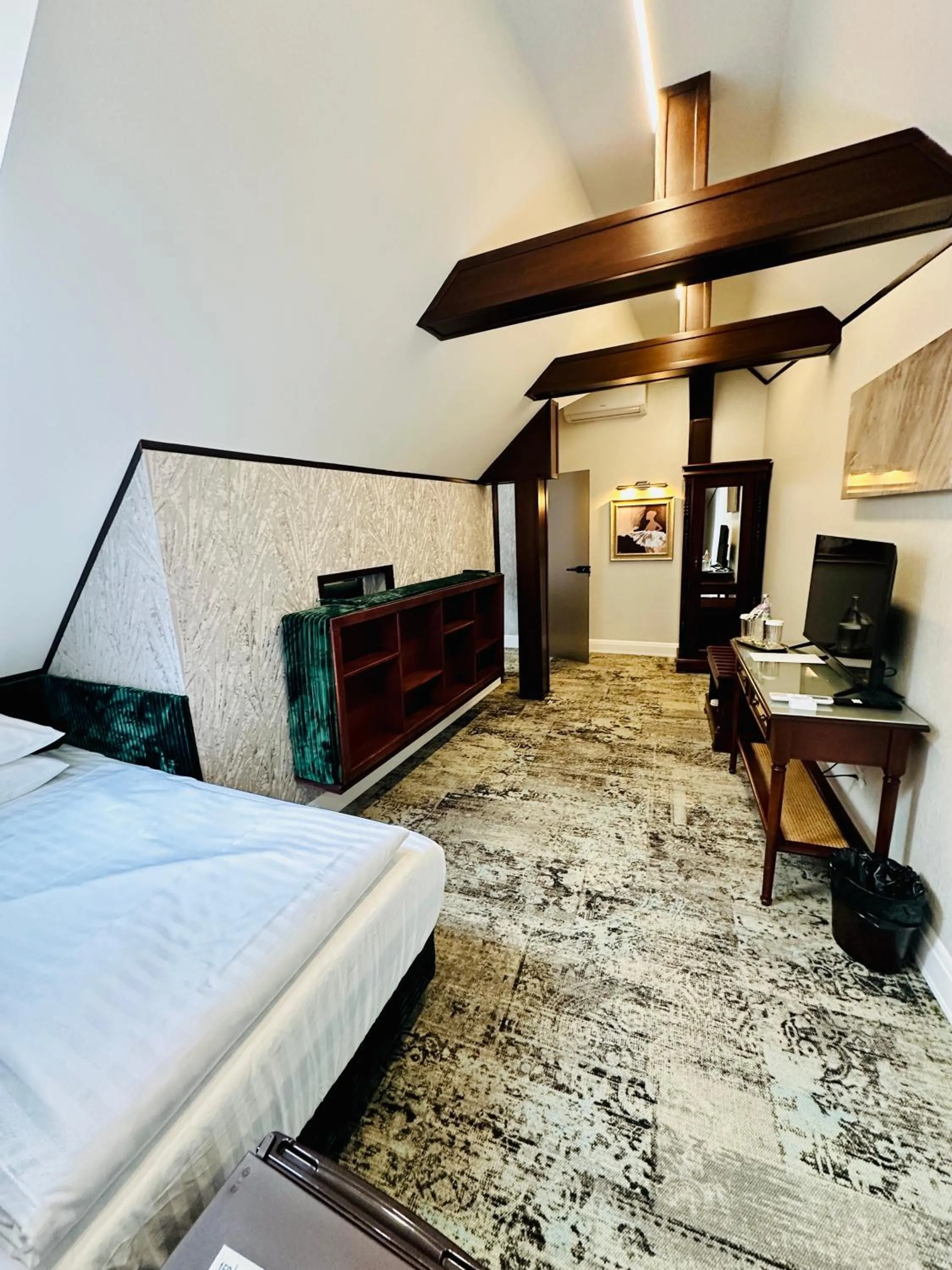 Communal lounge/ TV room, Bed in Villa & Restaurant Levoslav House