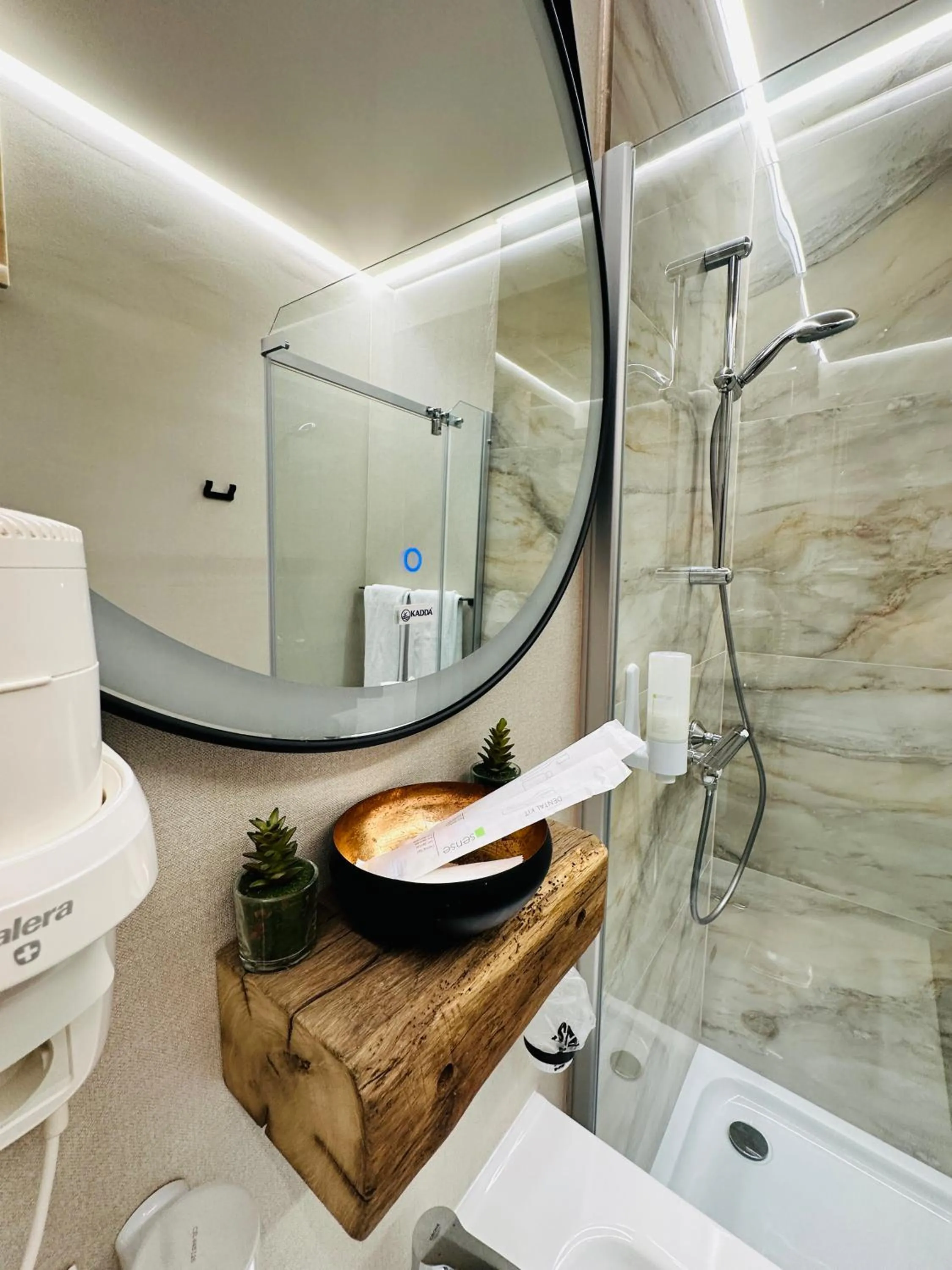 Shower in Villa & Restaurant Levoslav House