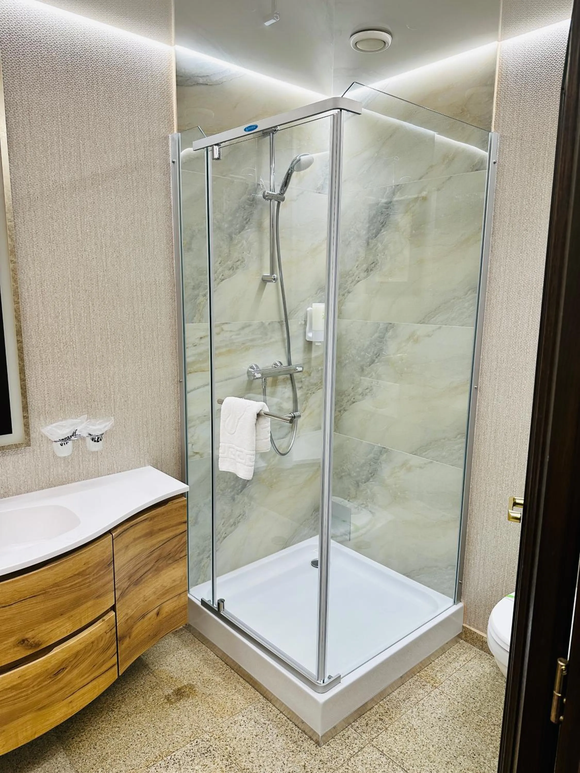 Shower in Villa & Restaurant Levoslav House