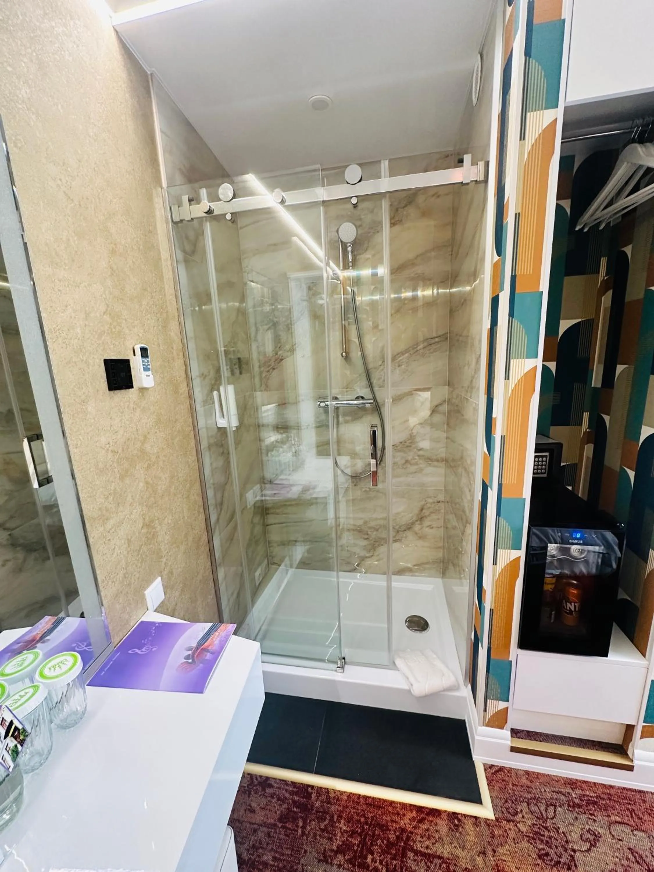 Shower in Villa & Restaurant Levoslav House