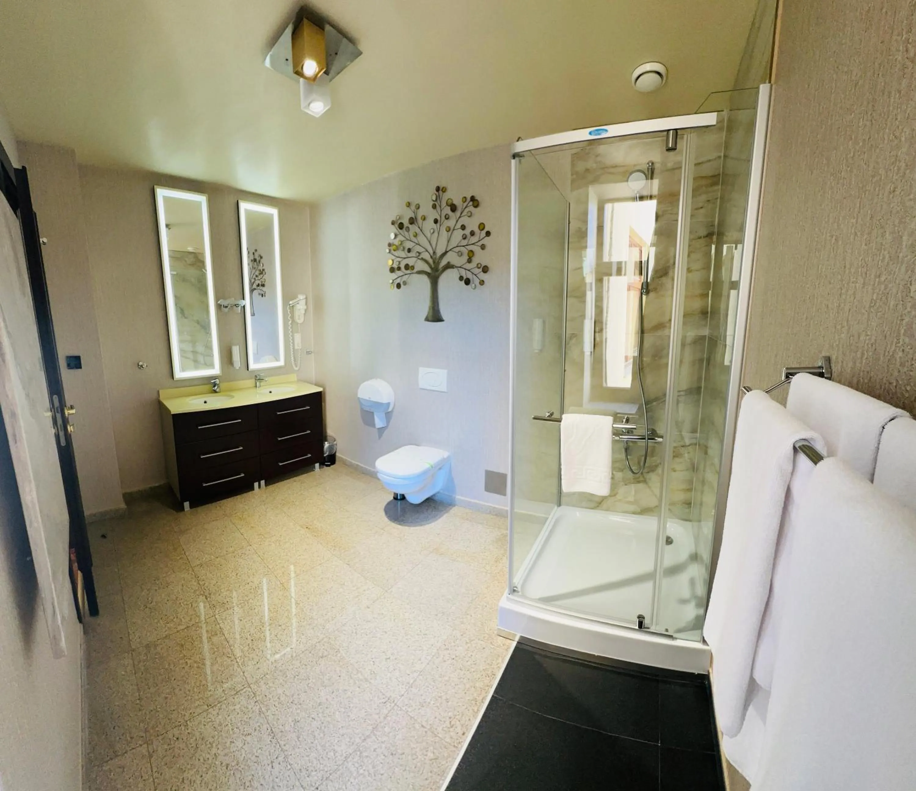 Shower in Villa & Restaurant Levoslav House