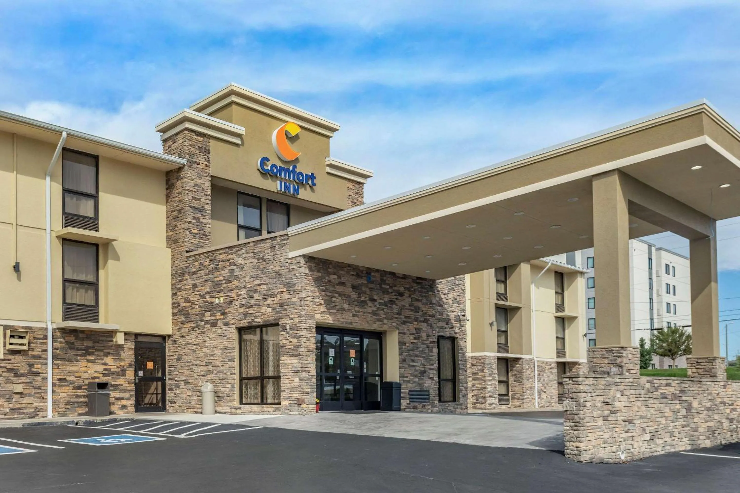 Property building in Comfort Inn Nashville - Opryland Area