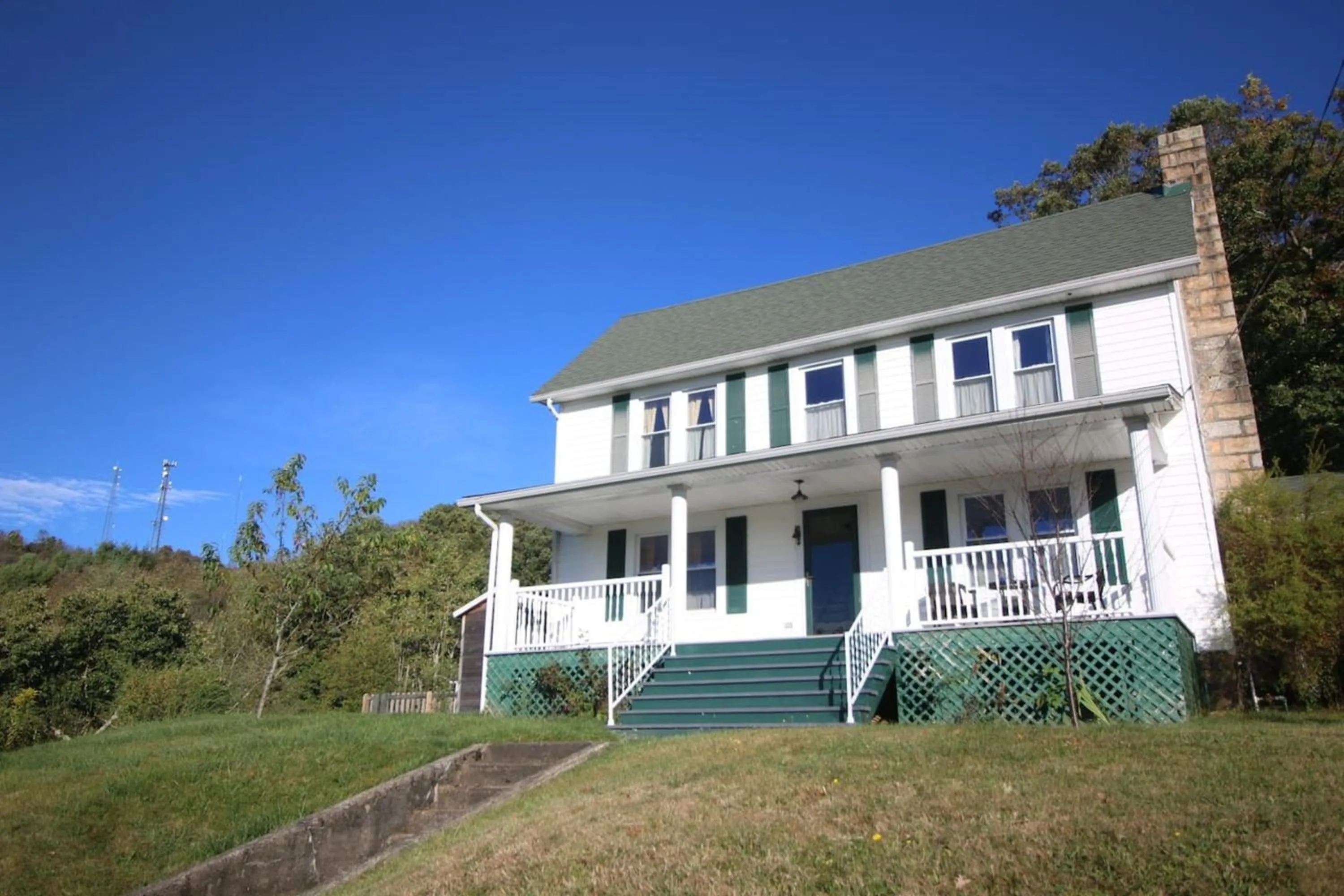 Property building in Awesome Flat Top Farmhouse