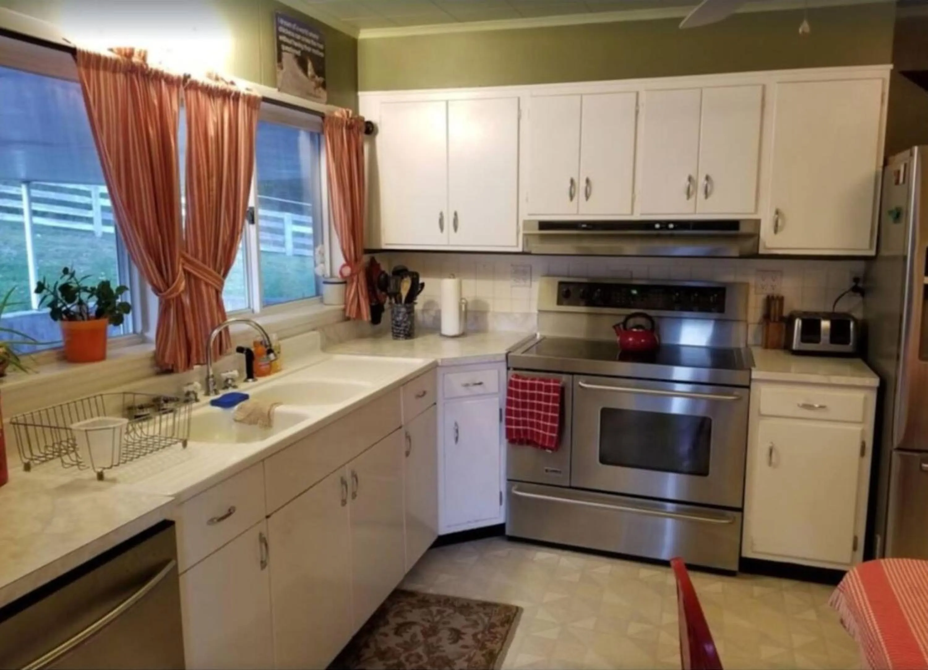 Kitchen or kitchenette in Awesome Flat Top Farmhouse