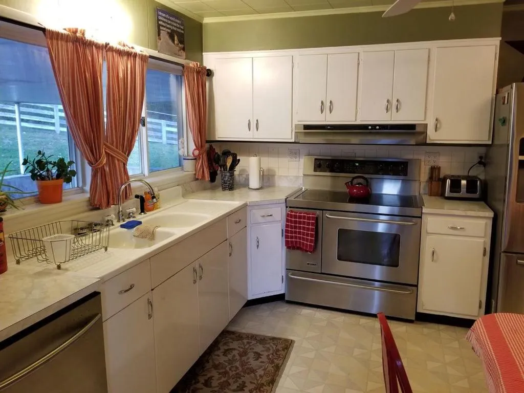 Awesome Flat Top Farmhouse