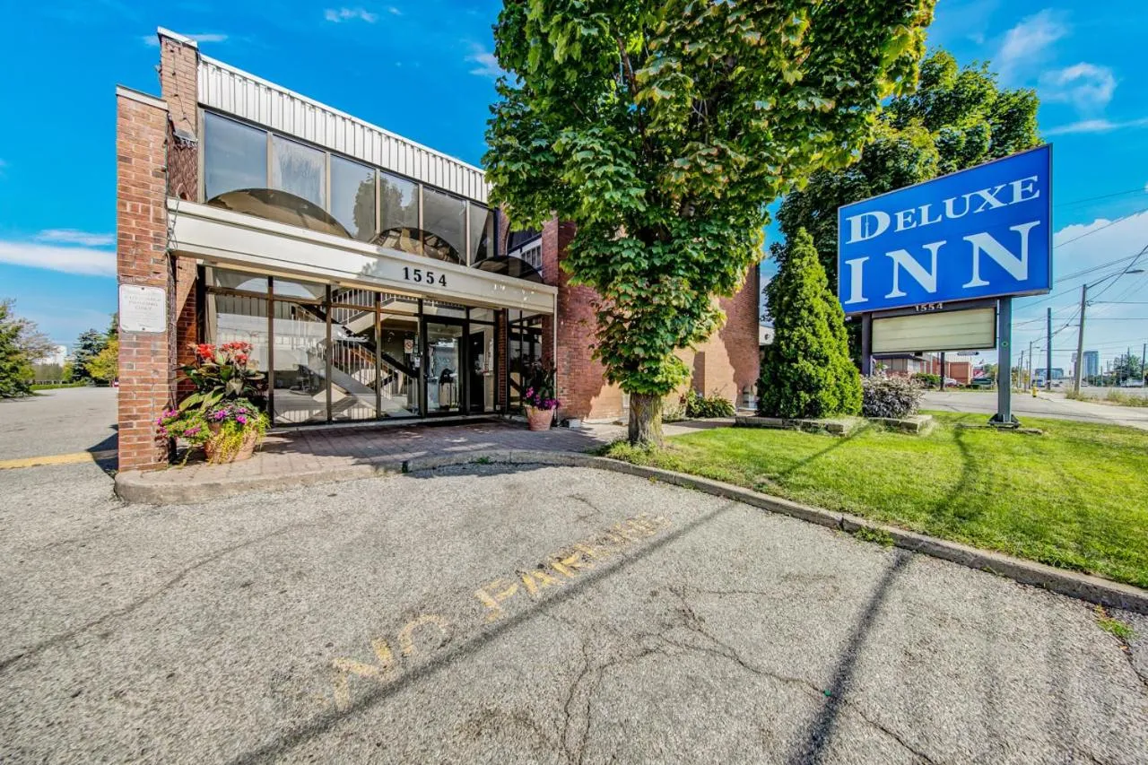 Property building in Deluxe Inn