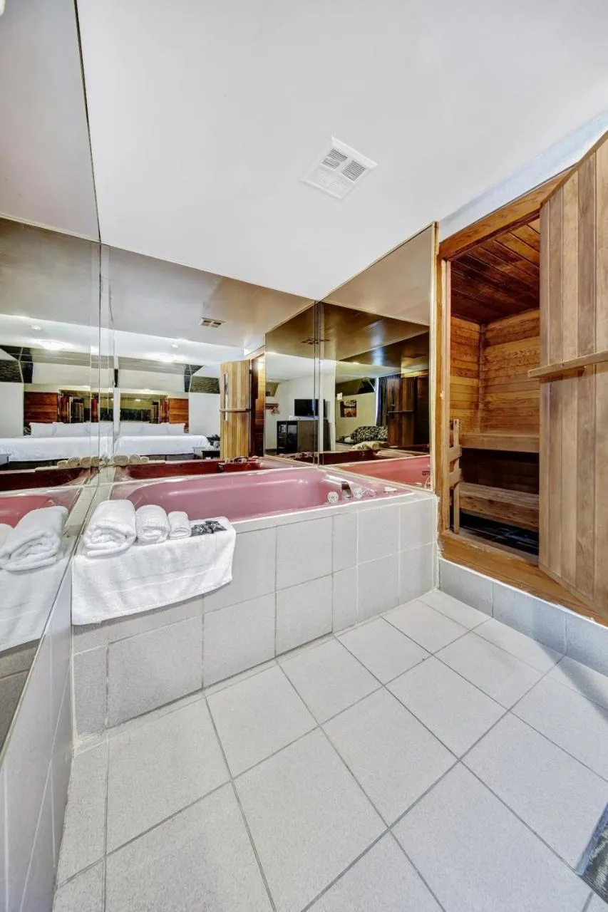 Bathroom in Deluxe Inn