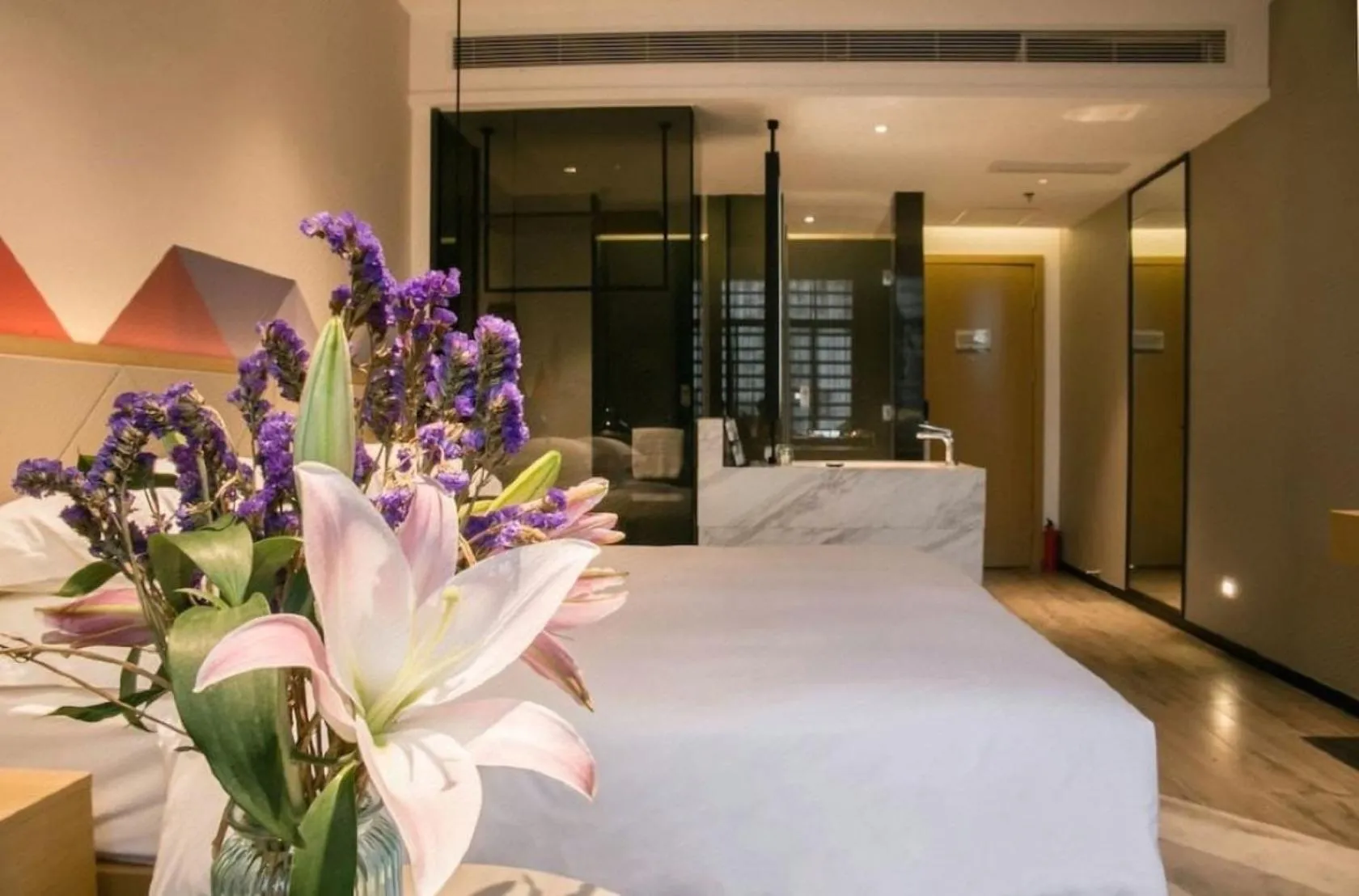 Photo of the whole room in Borrman International Hotel Canton Tower Chigang Metro Station Flagship Branch