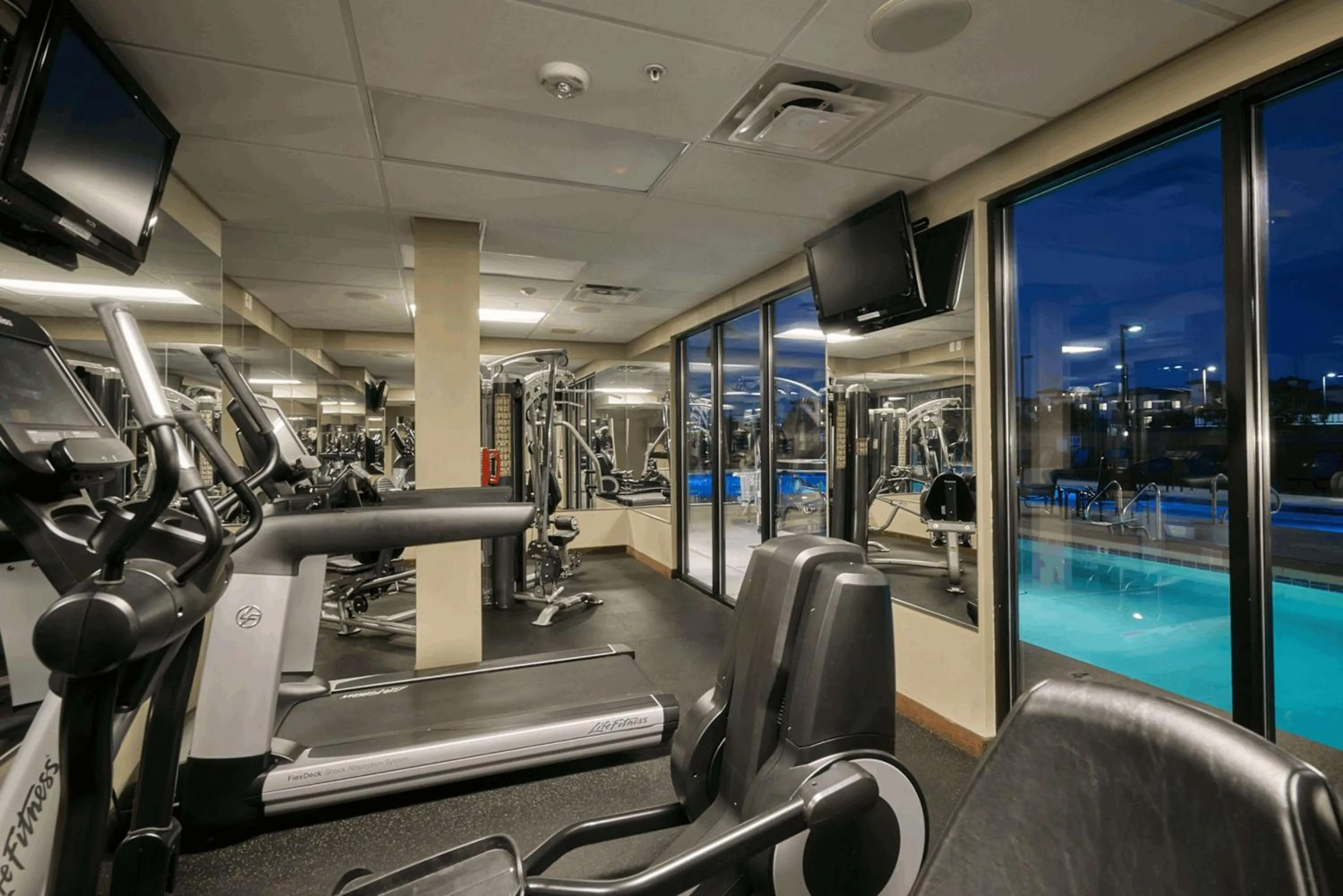 Fitness centre/facilities in DoubleTree by Hilton Phoenix-Gilbert