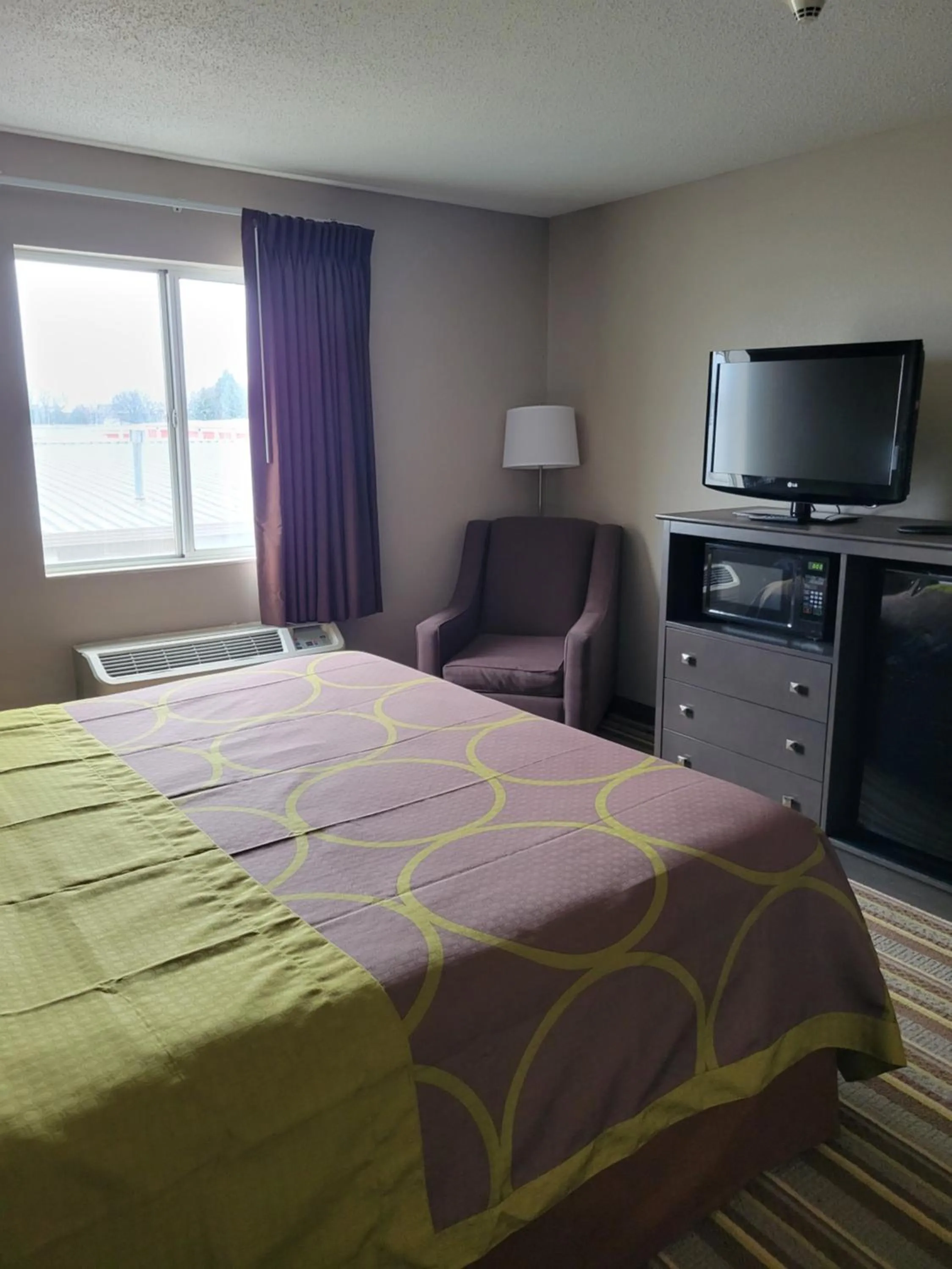Bed in Super 8 by Wyndham Aurora/Naperville Area