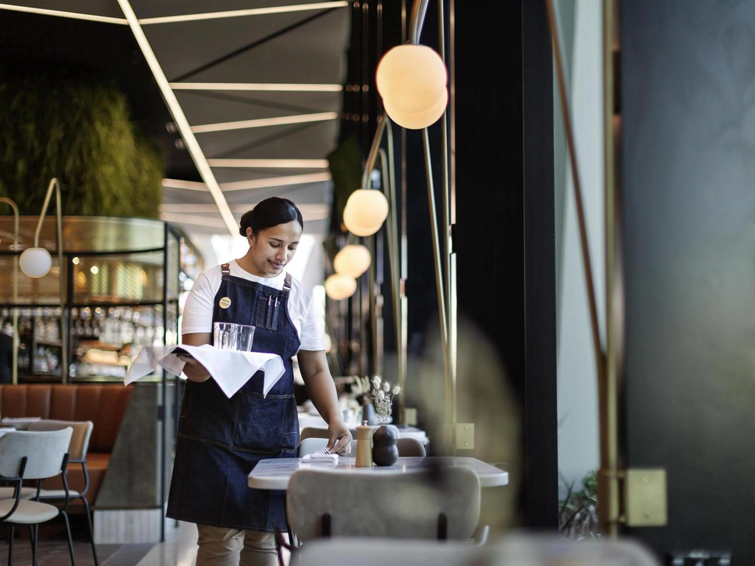 Restaurant/places to eat in Novotel Auckland Airport