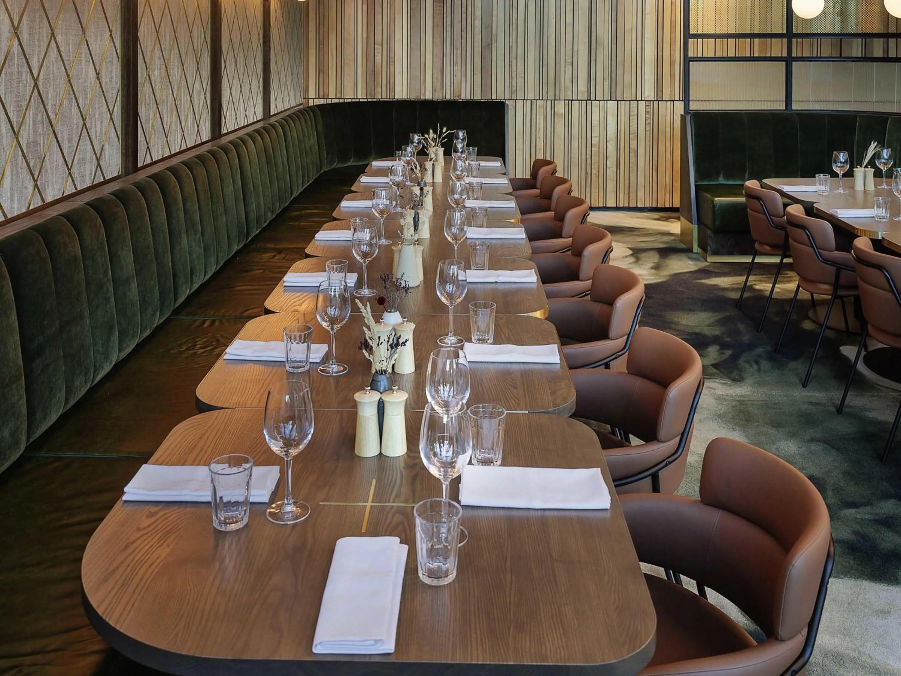 Restaurant/places to eat in Novotel Auckland Airport