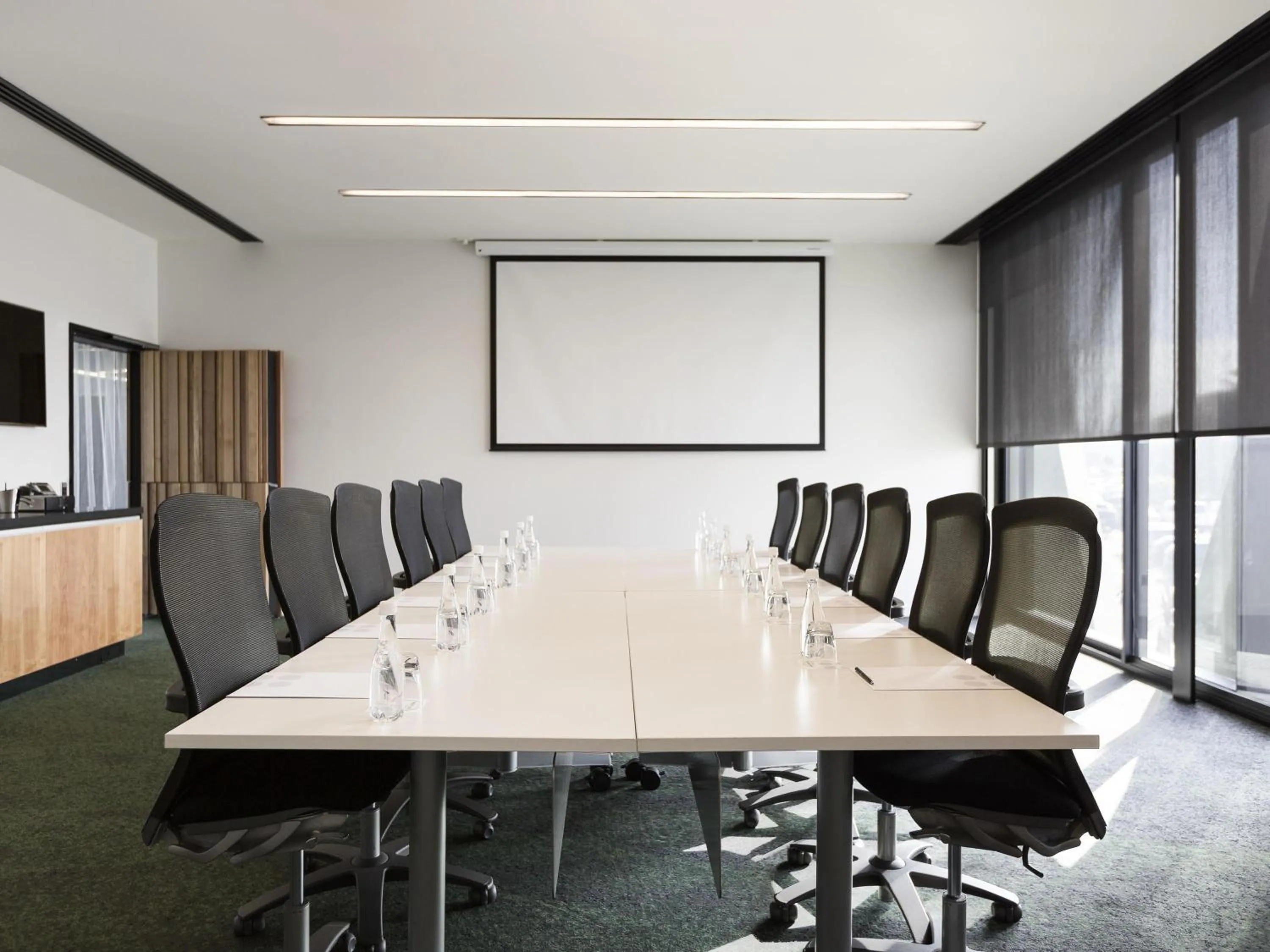 Meeting/conference room in Novotel Auckland Airport