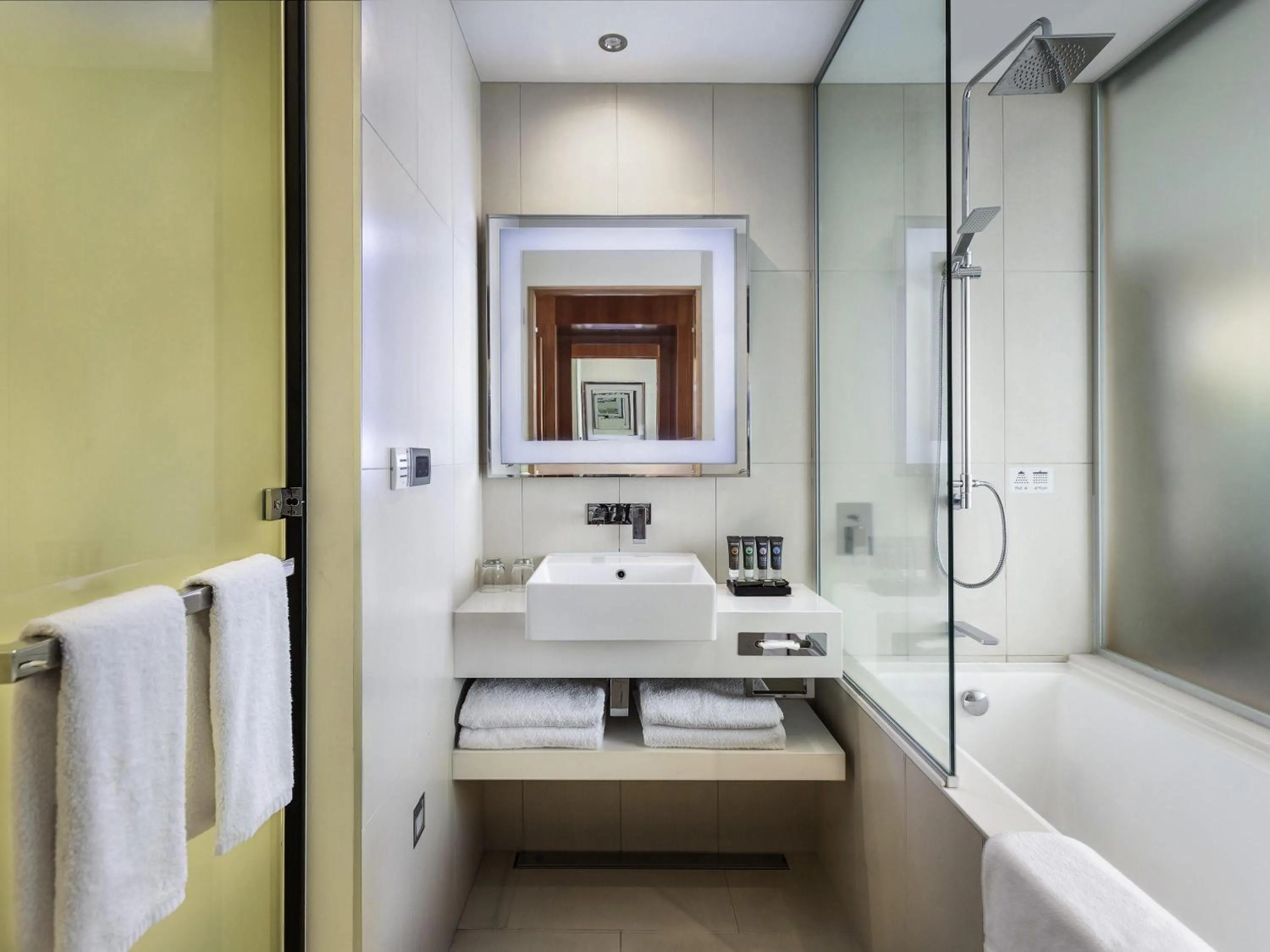 Bedroom in Novotel Auckland Airport