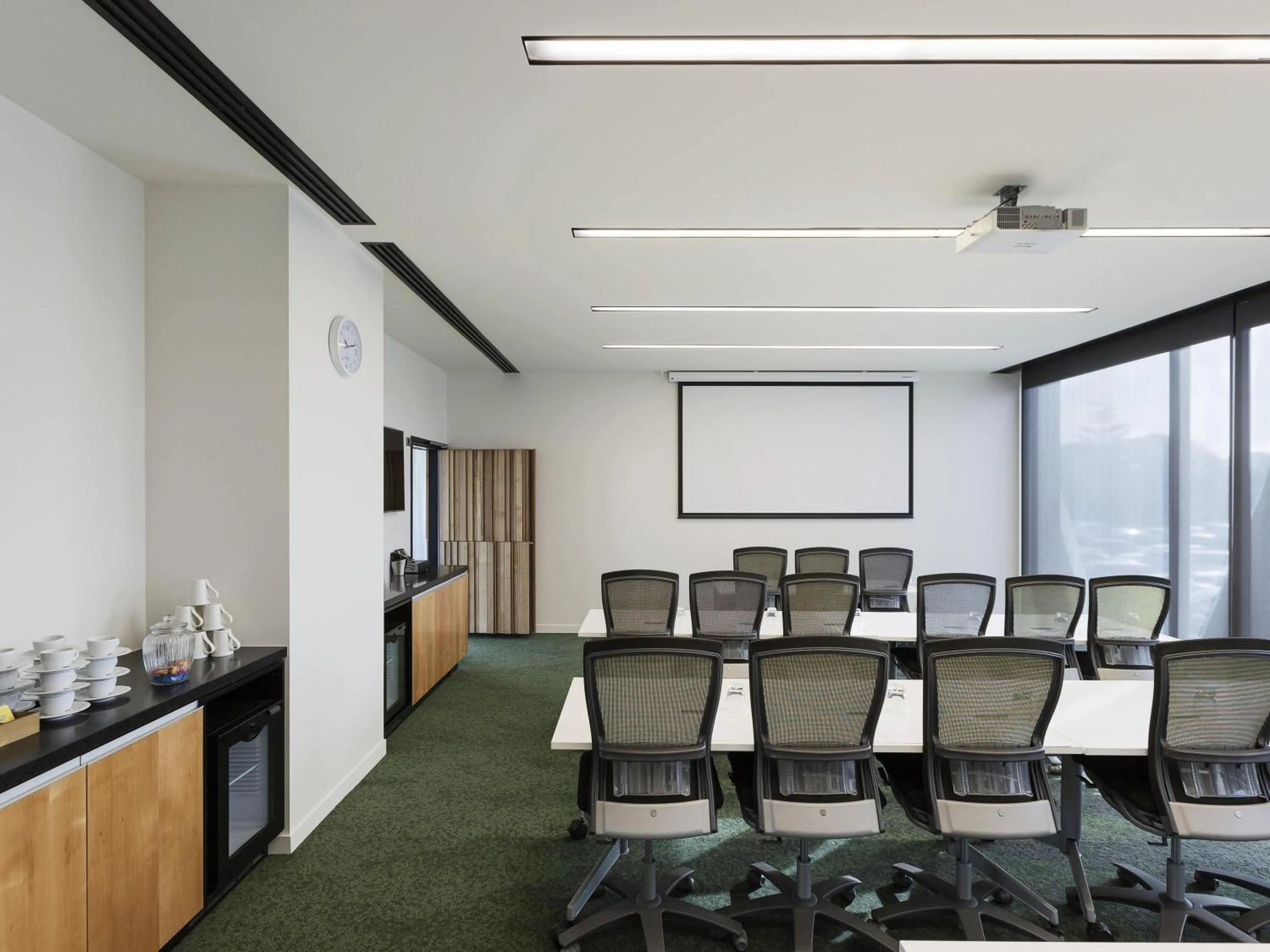 Meeting/conference room in Novotel Auckland Airport