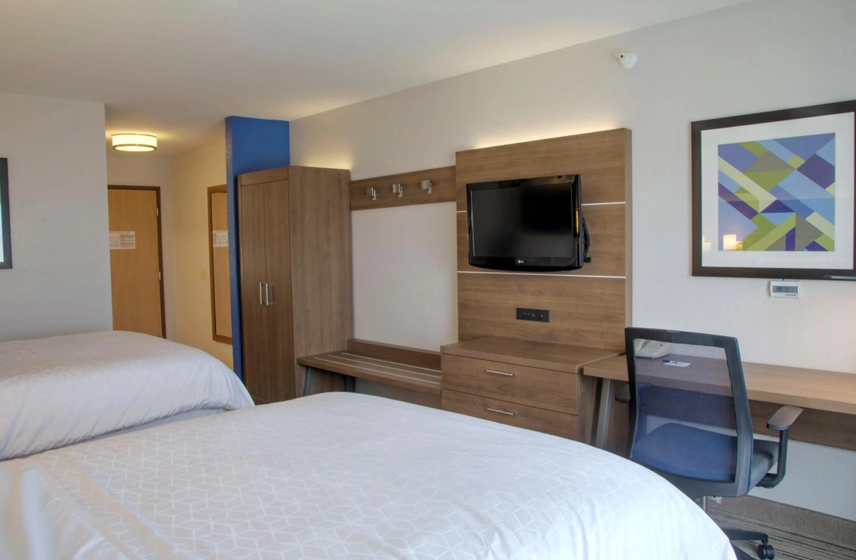 Bed in Holiday Inn Express Rochelle by IHG