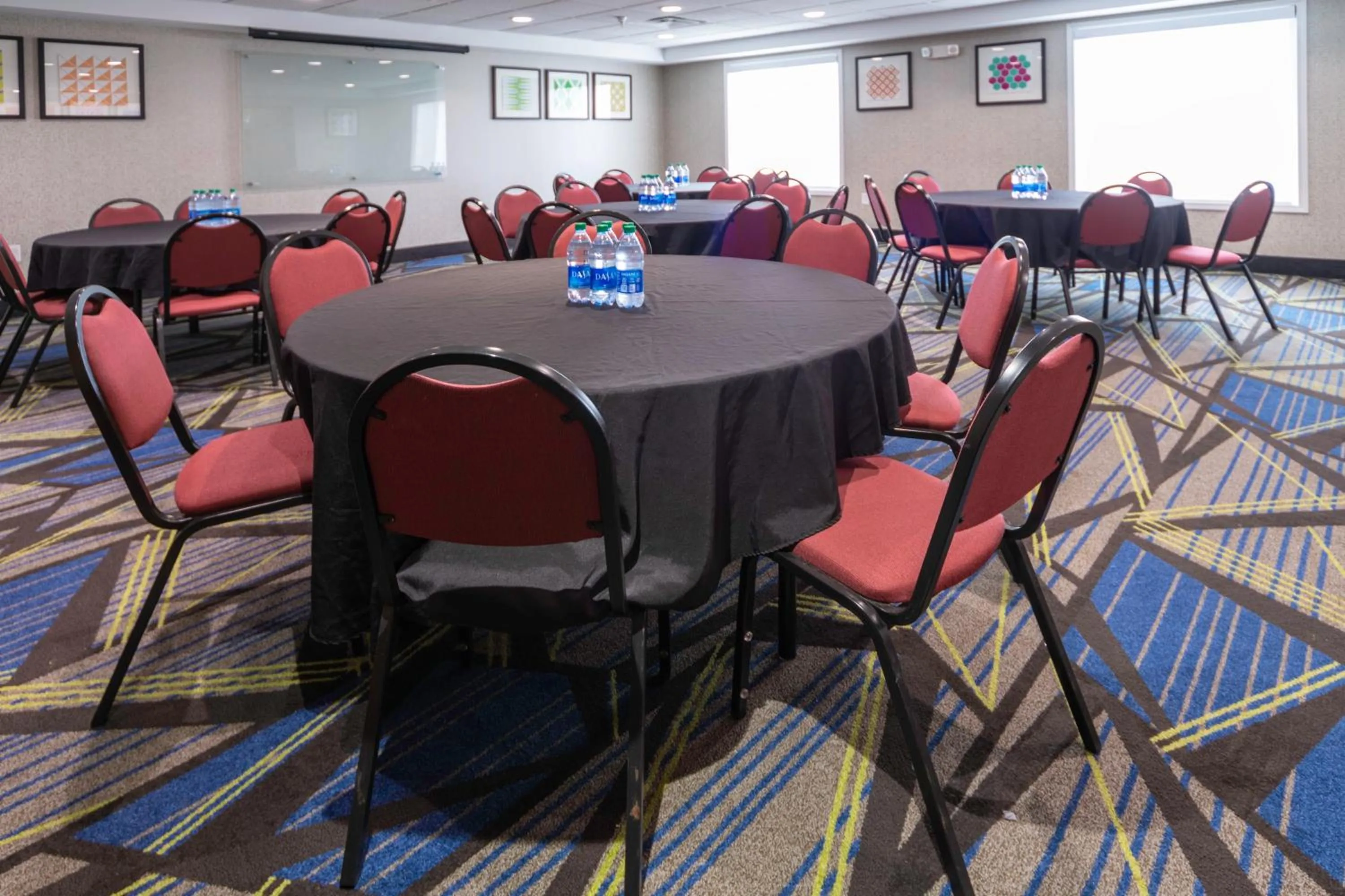 Meeting/conference room in Holiday Inn Express Rochelle by IHG