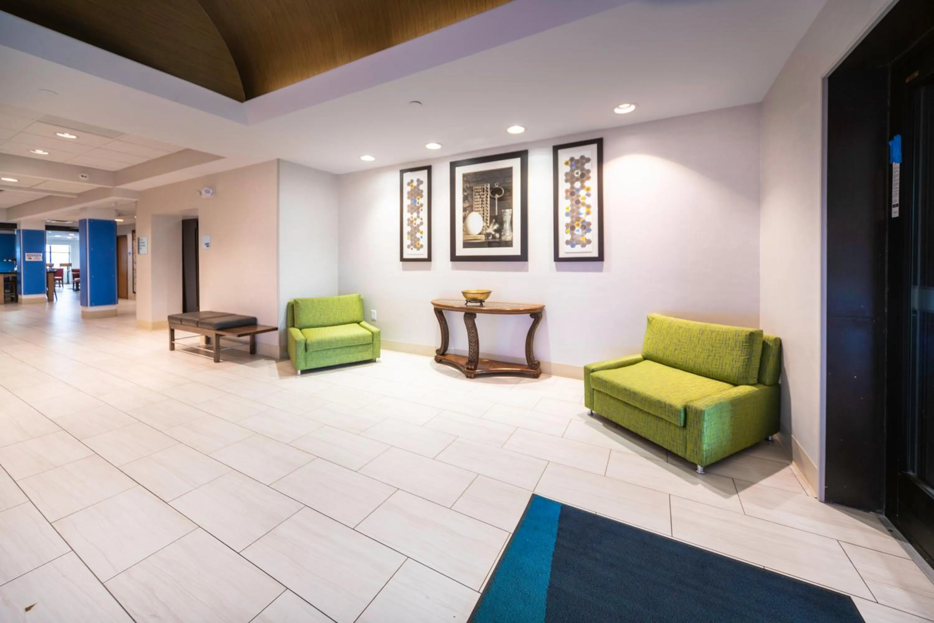 Property building in Holiday Inn Express Rochelle by IHG