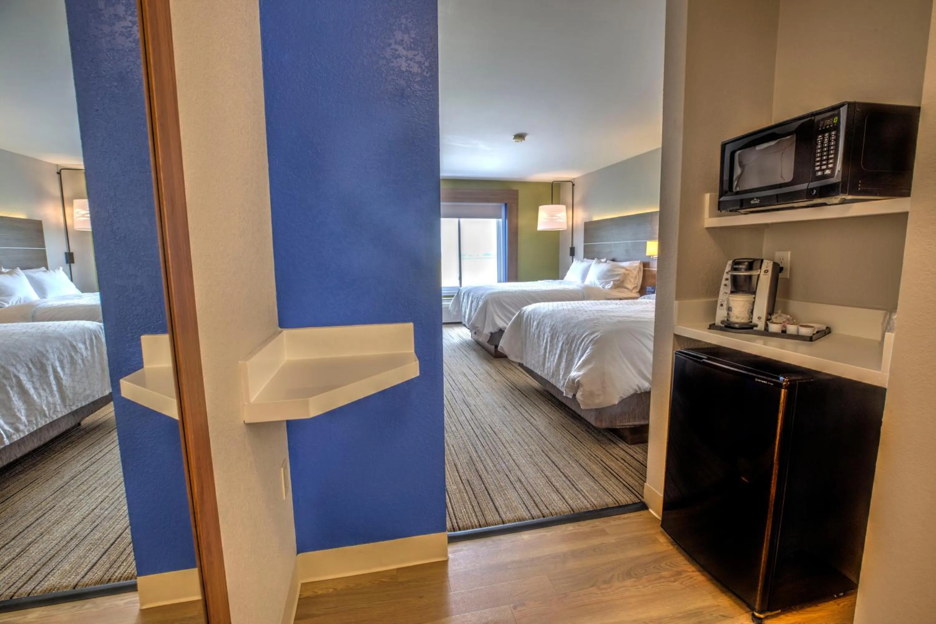 Photo of the whole room, Bed in Holiday Inn Express Rochelle by IHG